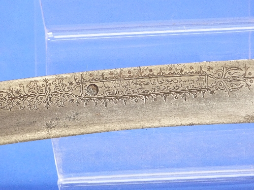 A 19th century Turkish Yatagan, the 20in (51cm) long blade engraved with Arabic inscription, horn - Image 5 of 5