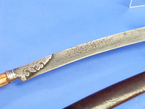 A 19th century Turkish Yatagan, the 20in (51cm) long blade engraved with Arabic inscription, horn - Image 4 of 5