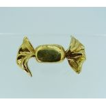 An amusing 18ct yellow gold Brooch, in the form of a wrapped toffee, marked on the reverse 'Le