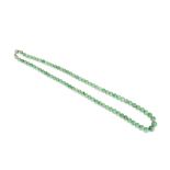 A CHINESE JADEITE BEAD NECKLACE. 51.5cm long. 翡翠項鏈一條