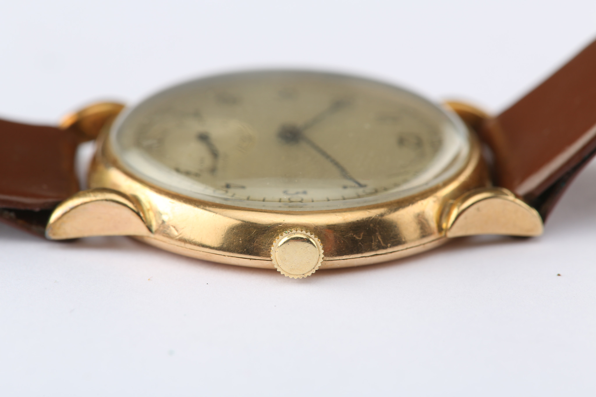 A vintage 9K gold manual wind wristwatch.  Date: Circa Late 1940's/Early 1950's. Movement: Unsigned, - Image 4 of 5