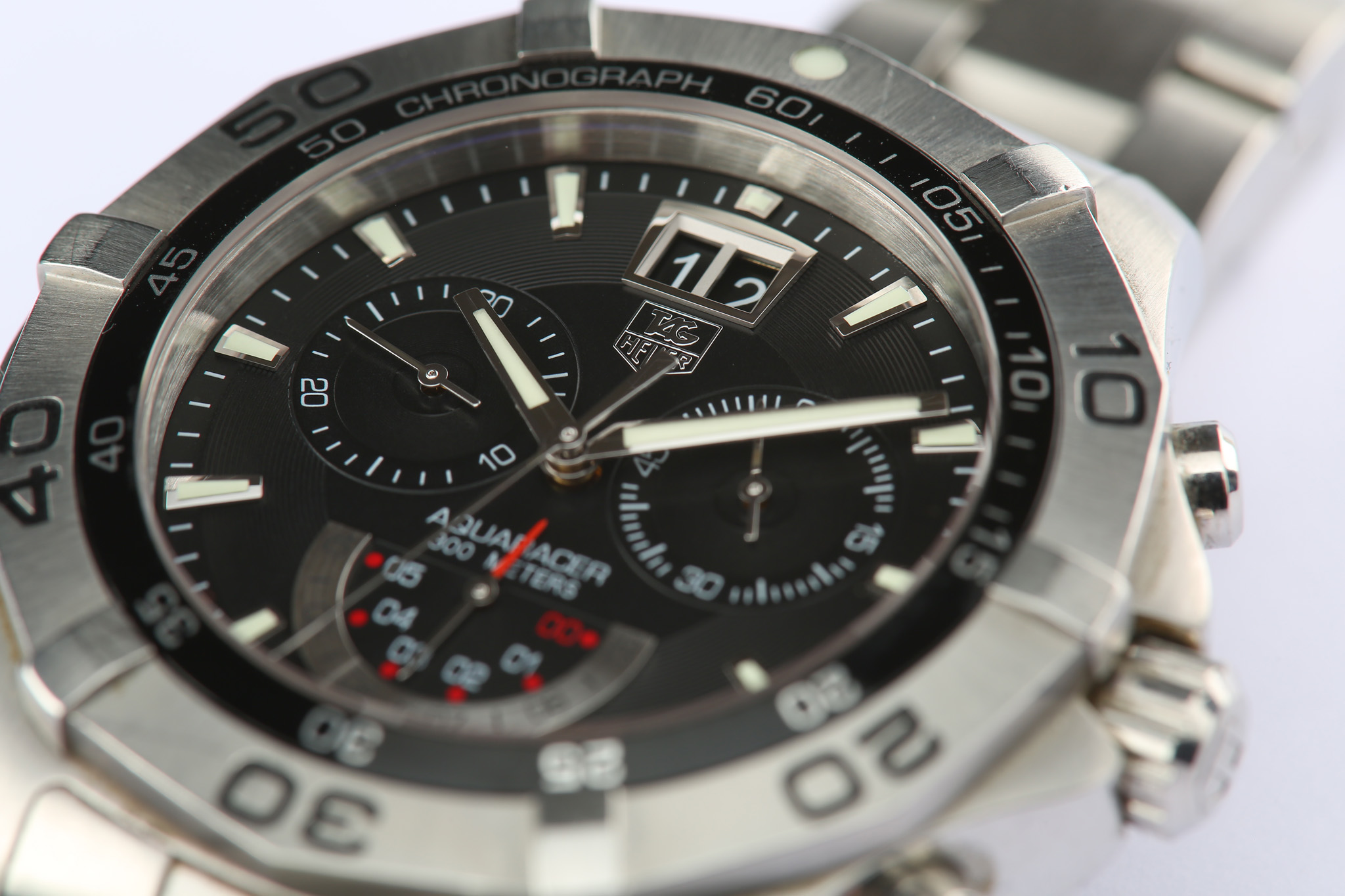 Tag Heuer. A stainless steel quartz calendar chronograph bracelet watch. Model: Aquaracer Grande. - Image 3 of 7