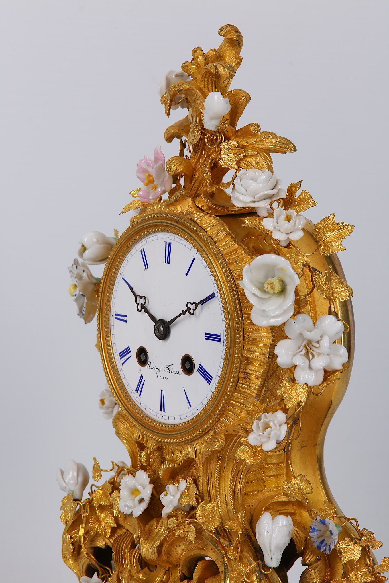 A MID 19TH CENTURY FRENCH GILT BRONZE AND PORCELAIN MOUNTED MANTEL CLOCK BY RAINGO FRERES, PARIS the - Image 8 of 9