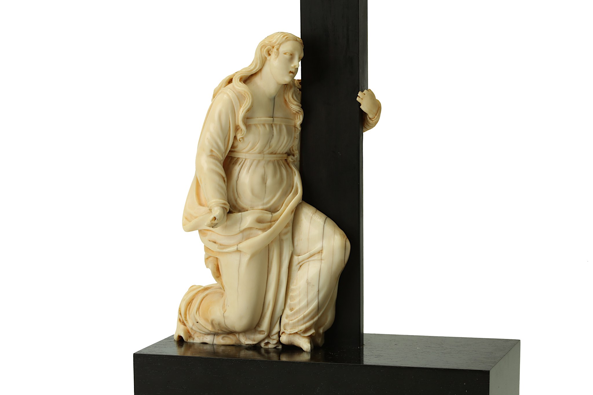 A 17TH CENTURY ITALIAN IVORY AND EBONY CRUCIFIXION SCENE the Corpus Christi figure of Cristo Vivo - Image 3 of 9