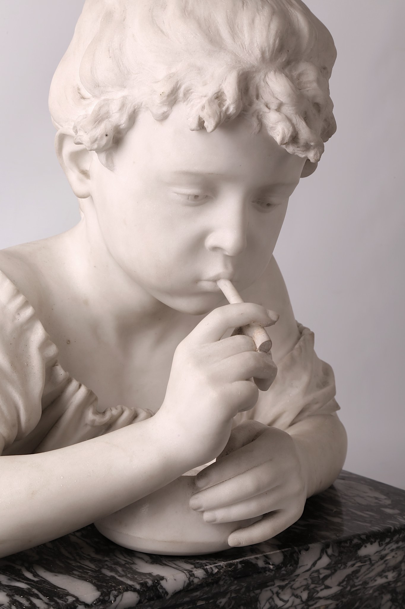 LOT TORELLI (ITALIAN, 1835-1896): 'SOAP BUBBLES', A MARBLE FIGURE OF A GIRL BLOWING BUBBLES ON A - Image 5 of 9