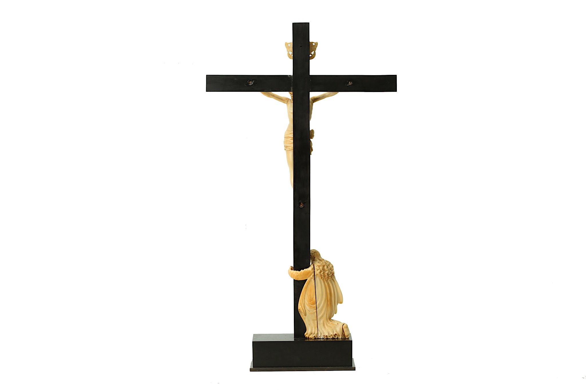 A 17TH CENTURY ITALIAN IVORY AND EBONY CRUCIFIXION SCENE the Corpus Christi figure of Cristo Vivo - Image 5 of 9