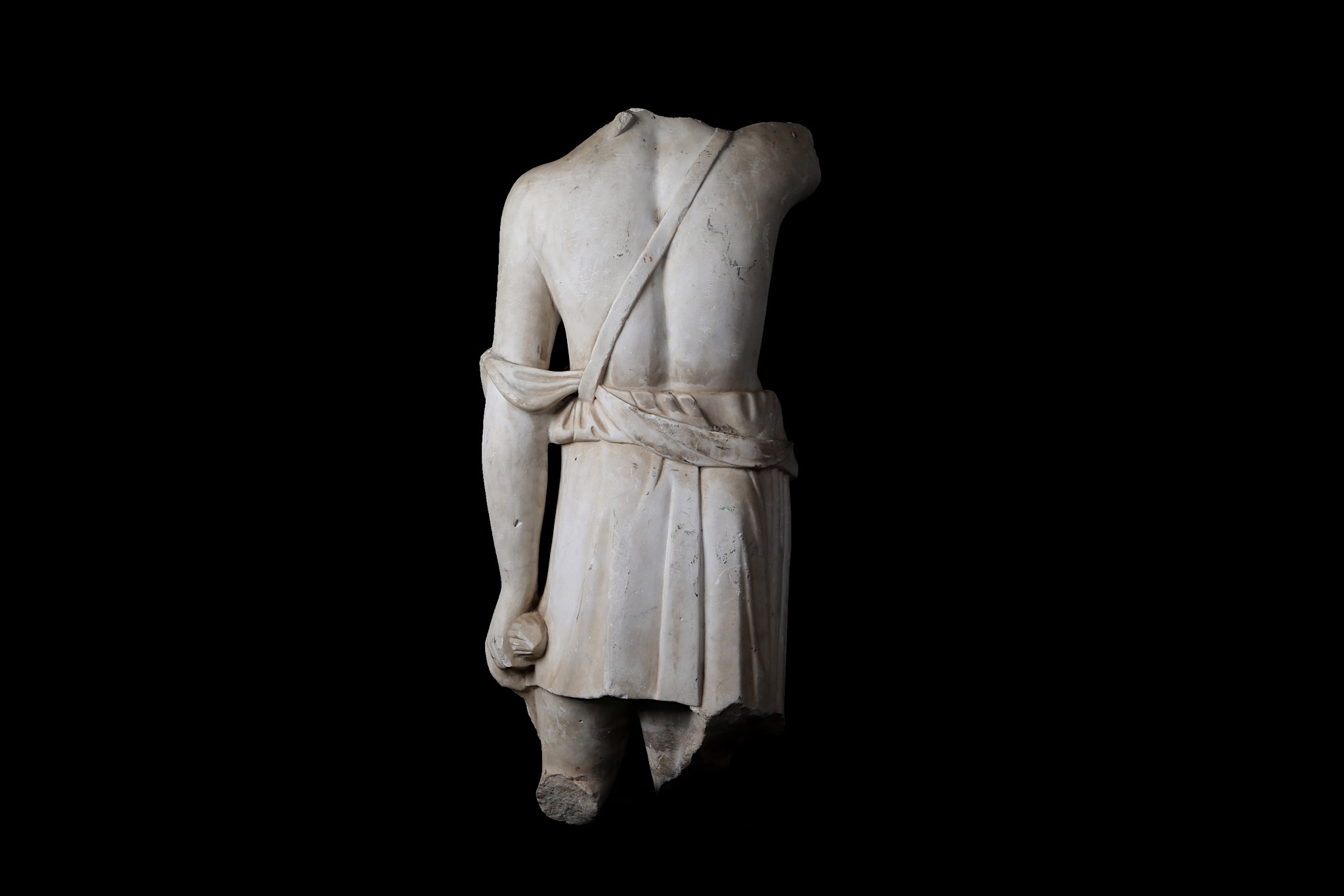 AN 18TH / 19TH CENTURY ITALIAN MARBLE STATUE OF AN AMAZON IN THE 1ST CENTURY A.D. ROMAN STYLE the - Image 7 of 7