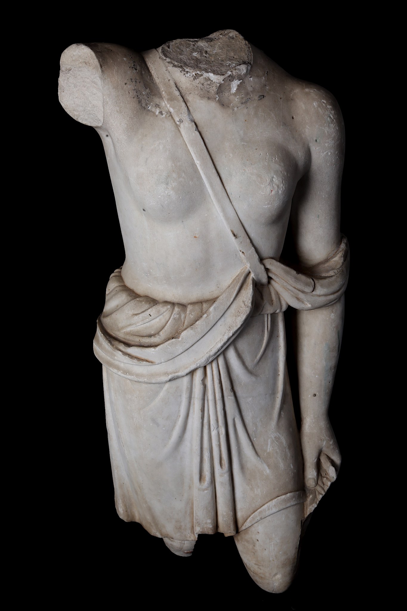 AN 18TH / 19TH CENTURY ITALIAN MARBLE STATUE OF AN AMAZON IN THE 1ST CENTURY A.D. ROMAN STYLE the - Image 2 of 7