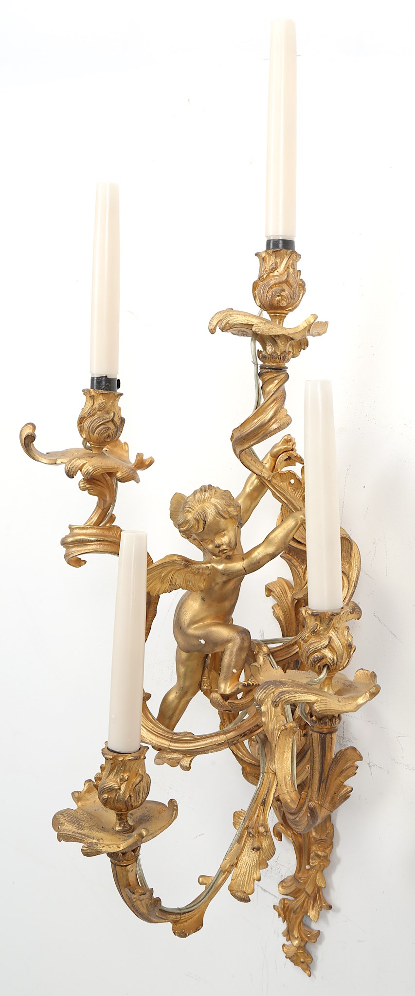 A LARGE AND IMPRESSIVE PAIR OF 19TH CENTURY FRENCH GILT BRONZE FIGURAL WALL LIGHTS IN THE ROCOCO - Image 7 of 7