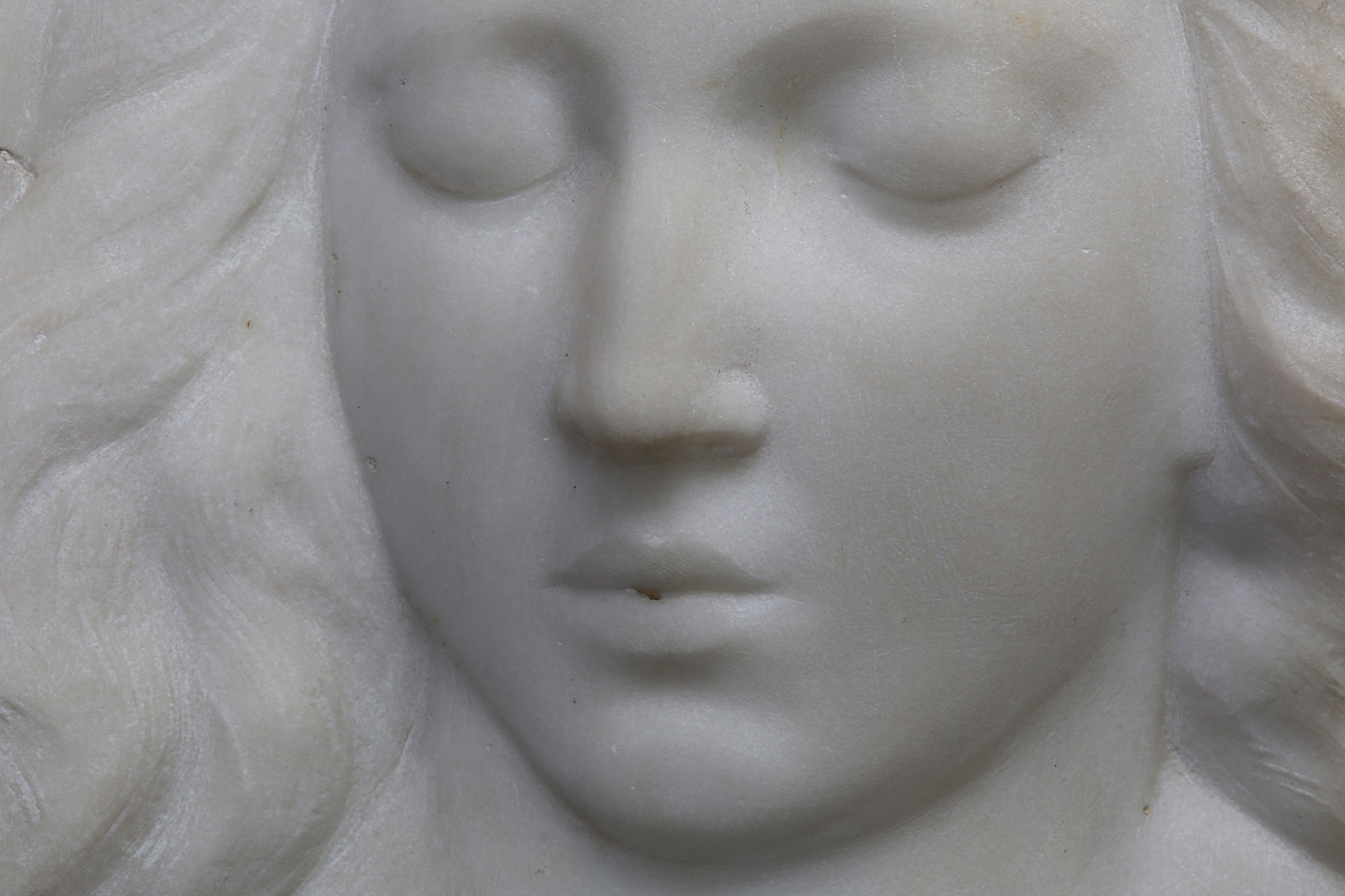 ALBERT MARQUE (FRENCH, 1872-1947): A MARBLE RELIEF DEPICTING A YOUNG WOMAN 'SLEEP' the nude figure - Image 4 of 6