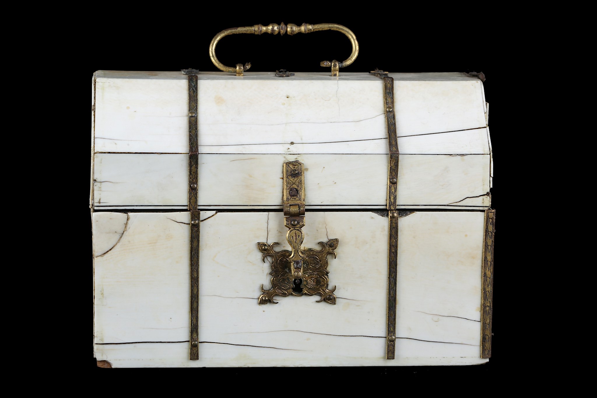 A 15TH / 16TH CENTURY ITALIAN IVORY AND GILT BRONZE MOUNTED CASKET of sarcophagus form, surmounted - Image 2 of 5