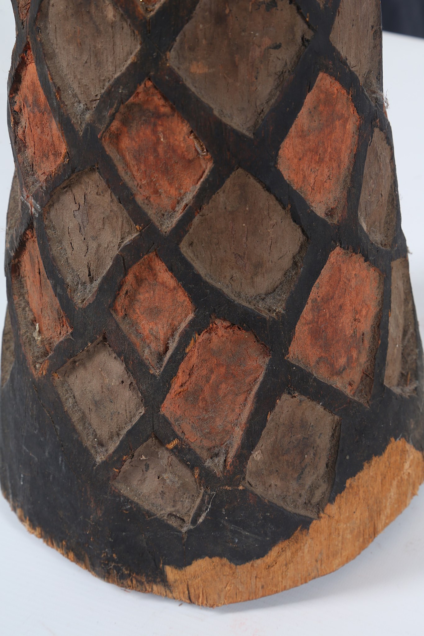 A KOROWAI DRUM, WESTERN PAPUA NEW GUINEA Of hourglass form with the surface of the drum formed of - Image 4 of 4