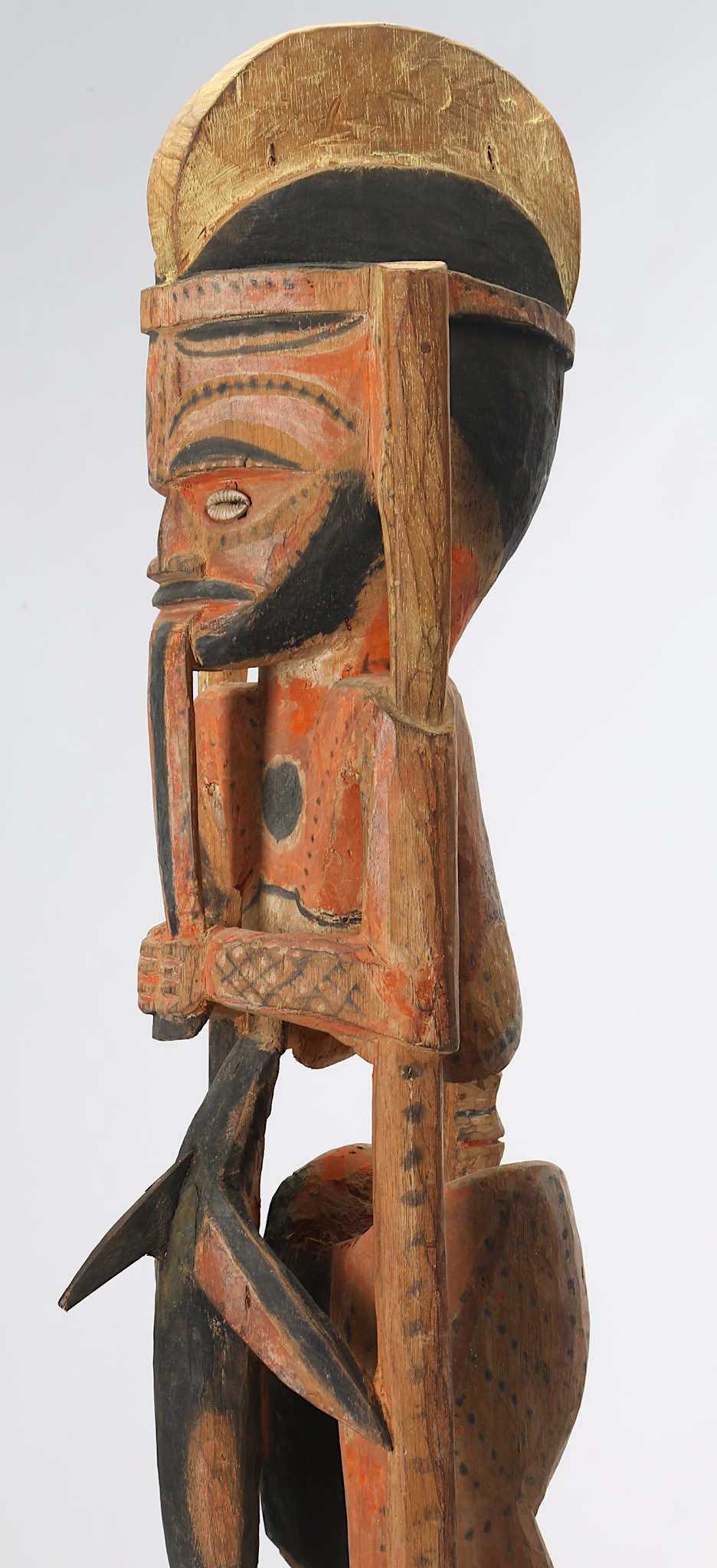 A PAINTED WOOD FIGURE, PAPUA NEW GUINEA Standing on a cylindrical base, the carved stylised figure - Image 5 of 6