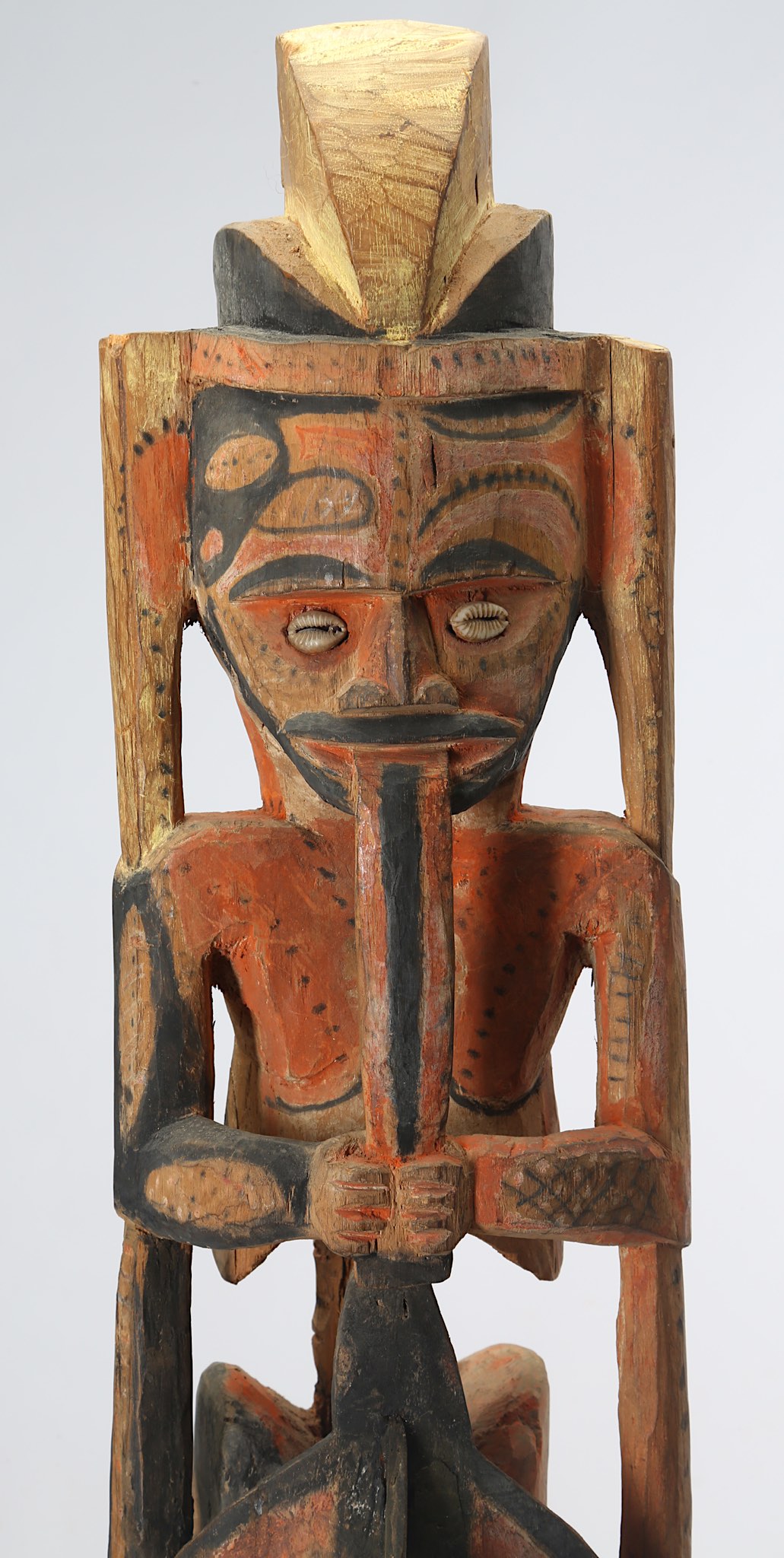 A PAINTED WOOD FIGURE, PAPUA NEW GUINEA Standing on a cylindrical base, the carved stylised figure - Image 4 of 6