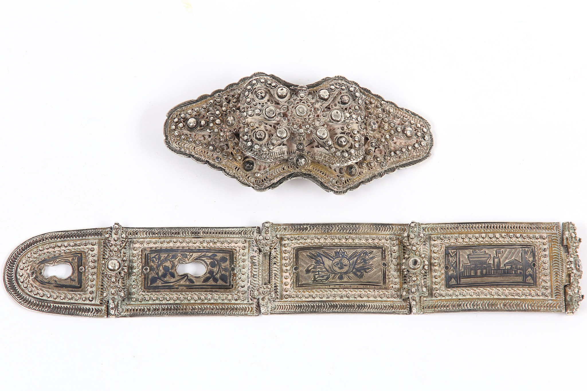 An Ottoman silver and niello belt - Image 3 of 3