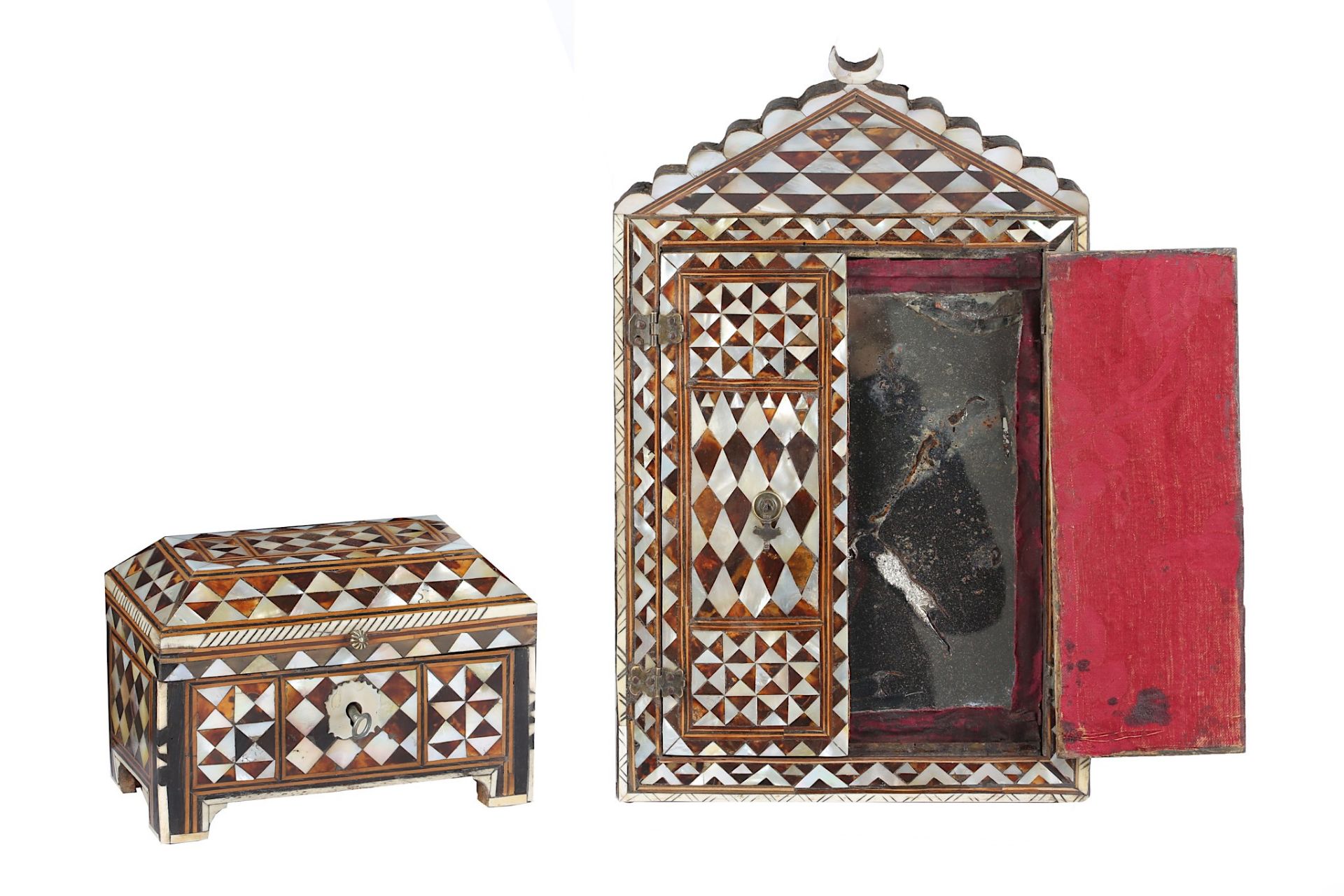 AN OTTOMAN MOTHER-OF-PEARL AND TORTOISE SHELL-INLA - Bild 2 aus 6