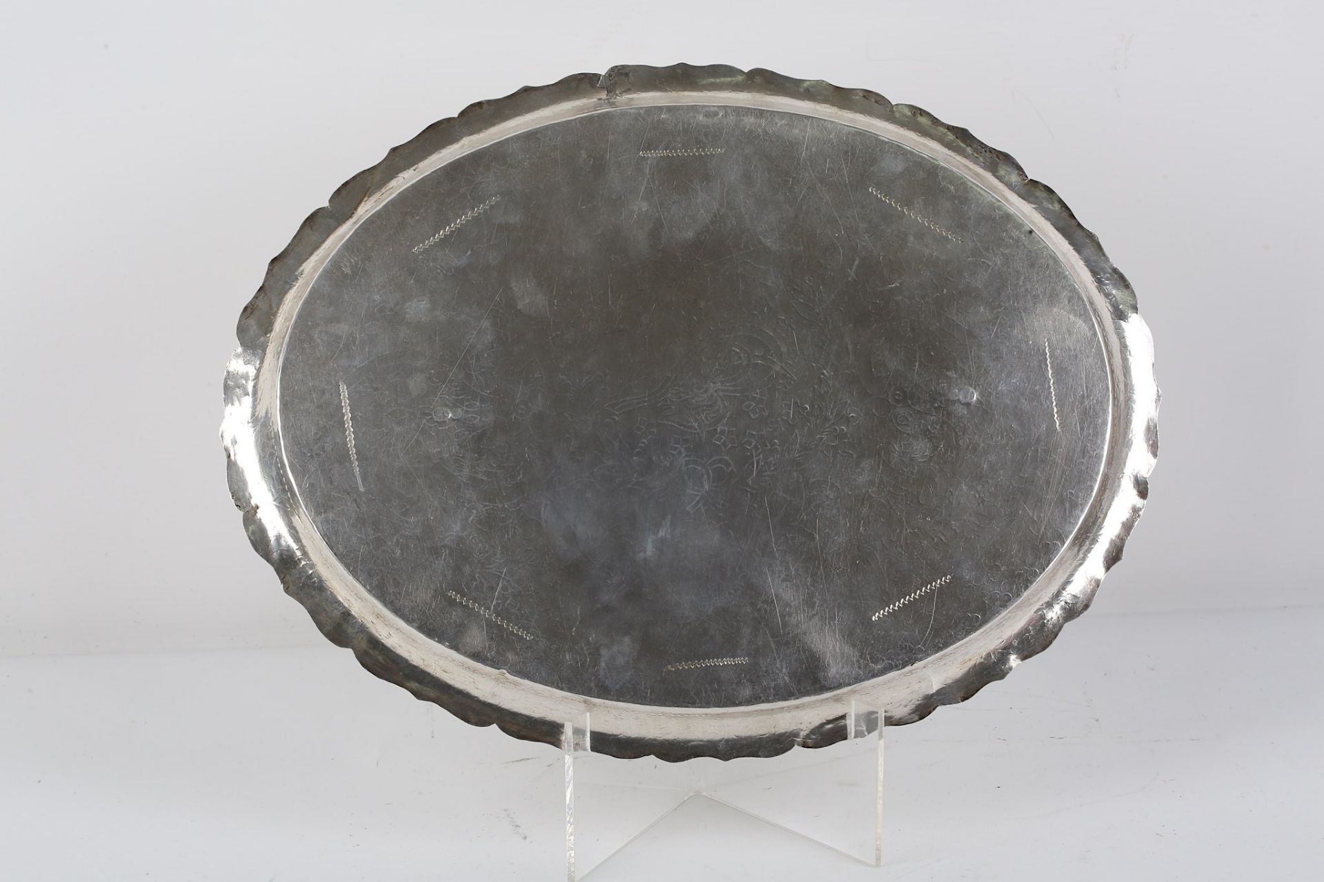 AN OTTOMAN SILVER TRAY WITH SULTAN ABDUL HAMID II - Image 2 of 4