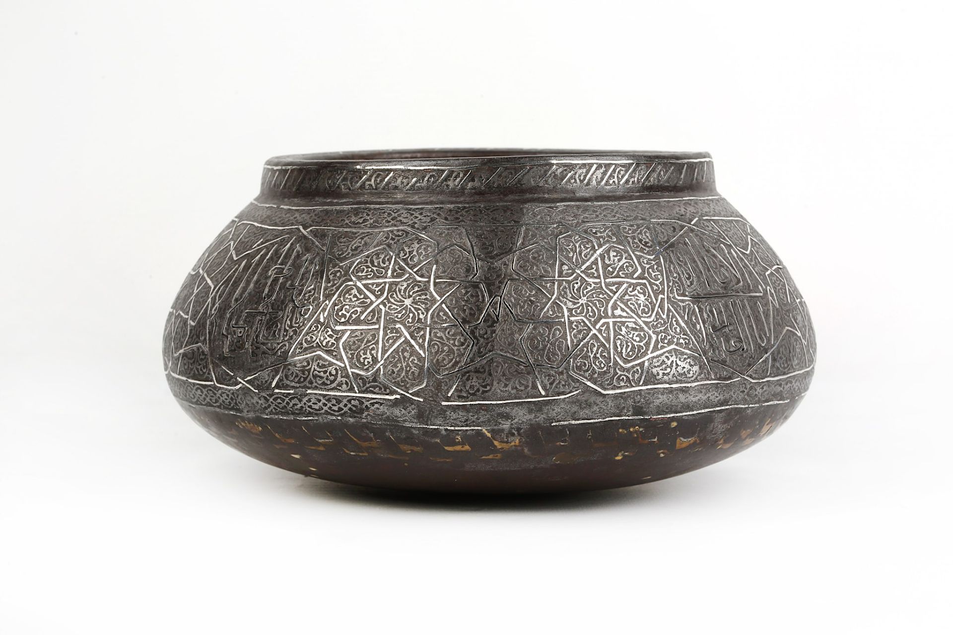 A STEEL BOWL WITH SILVER OVERLAID DECORATION Syria, late 19th century Of compressed globular - Image 2 of 2