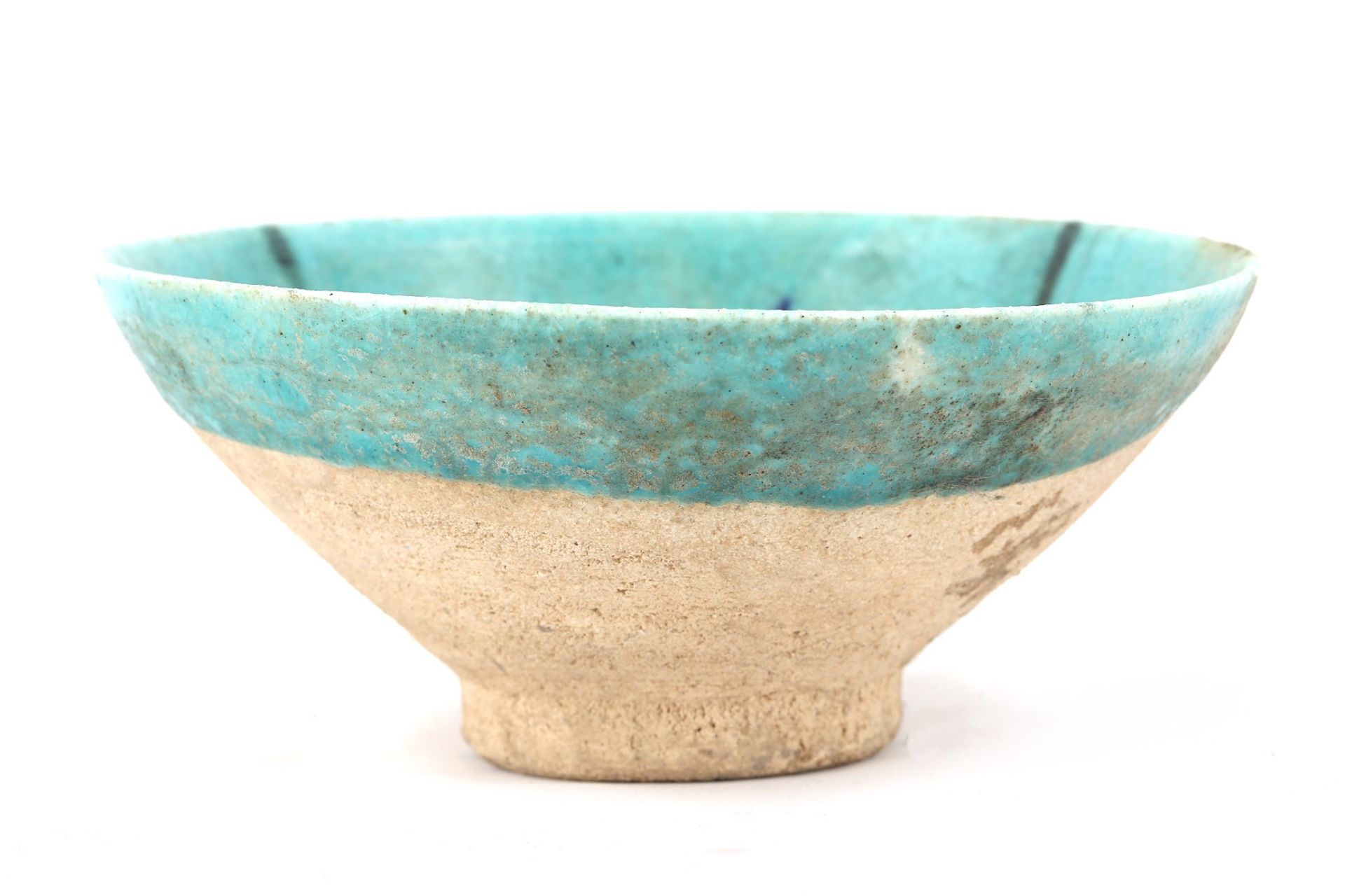A SMALL TURQUOISE-GLAZED POTTERY BOWL Kashan, Iran, 12th - 13th century Of conical shape, on small - Bild 2 aus 2
