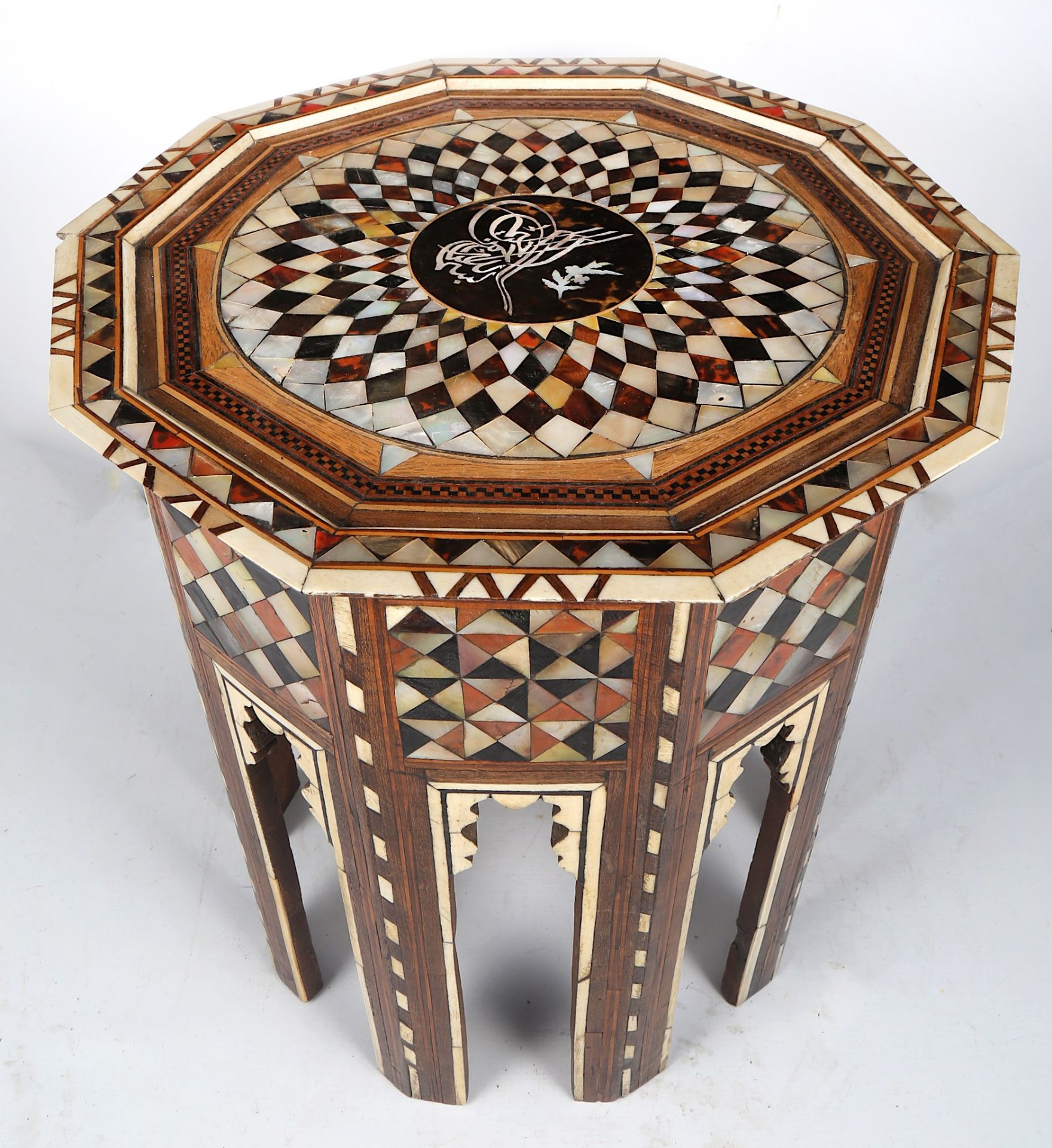 AN OTTOMAN HARDWOOD AND MOTHER-OF-PEARL-INLAID OCC - Bild 3 aus 9
