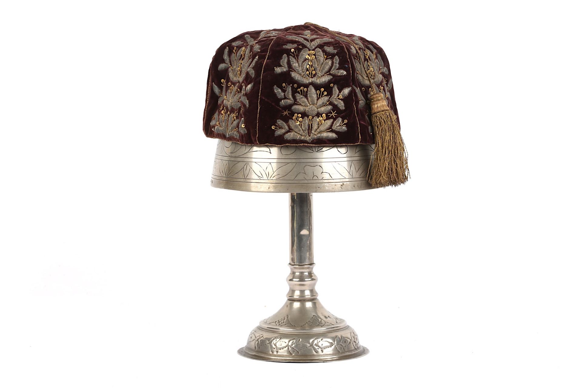 AN OTTOMAN SILVER FEZ STAND AND SIX-SIDED CAP Otto - Image 2 of 3