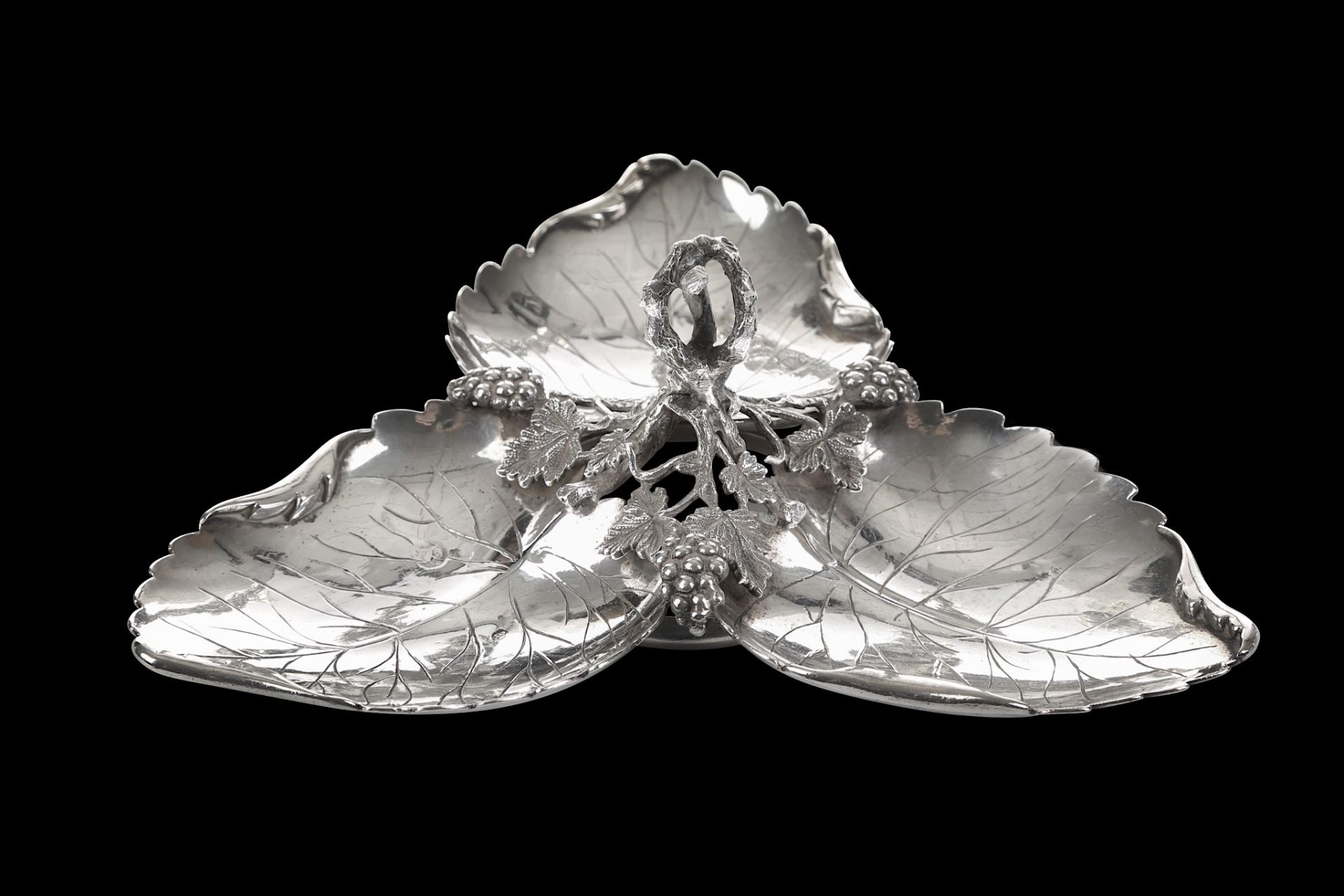 AN OTTOMAN SILVER SWEETMEAT DISH Ottoman Turkey, l