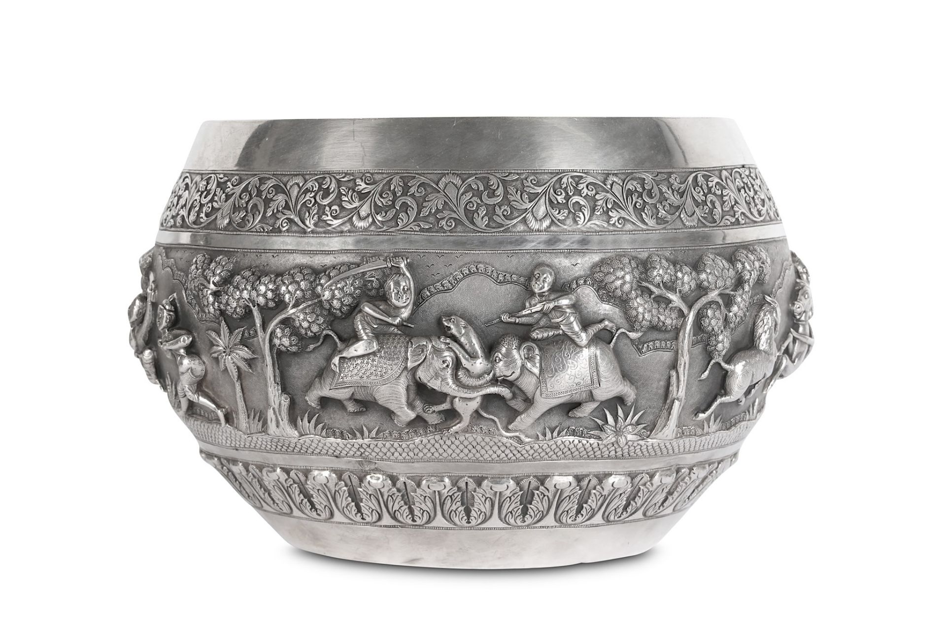 A LARGE INDIAN SILVER REPOUSSÉ BOWL Lucknow, North - Image 2 of 7