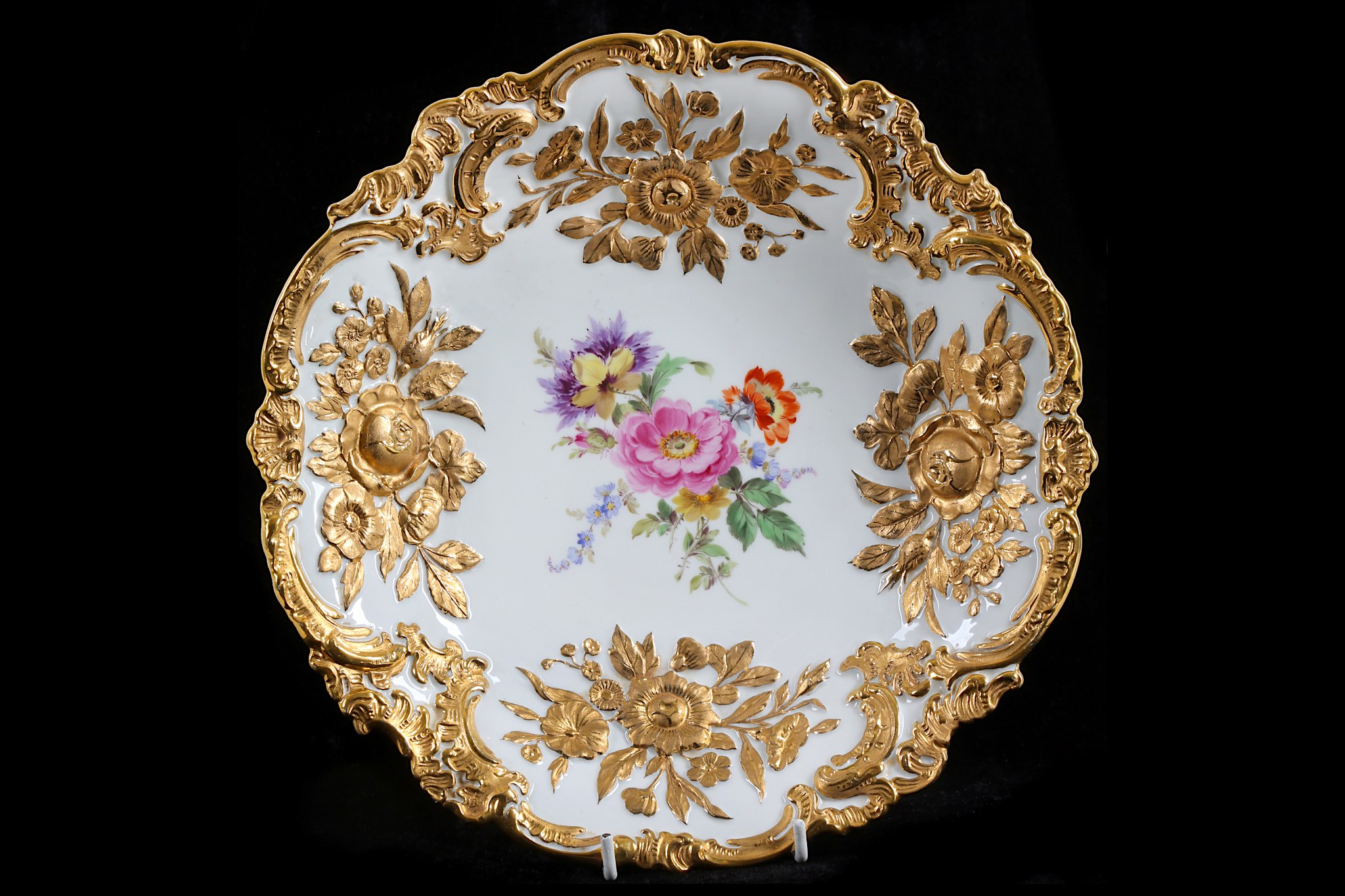 A MEISSEN PORCELAIN CABINET DISH, early 20th Century, finely painted to the centre with a spray of