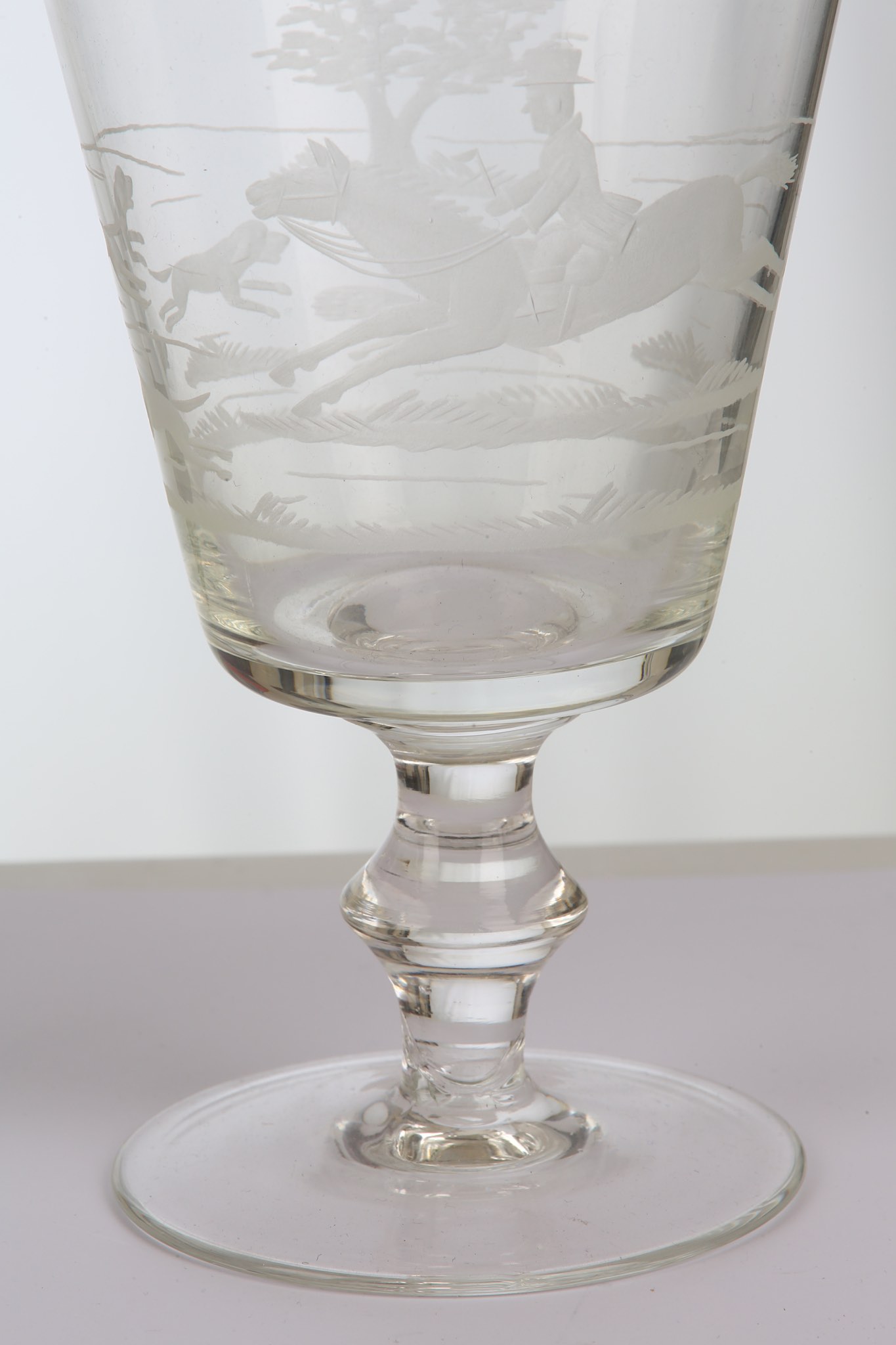 A SET OF SIX ENGRAVED GLASS HUNTING GOBLETS, early 20th Century, each rummer with a flared bucket - Image 4 of 4