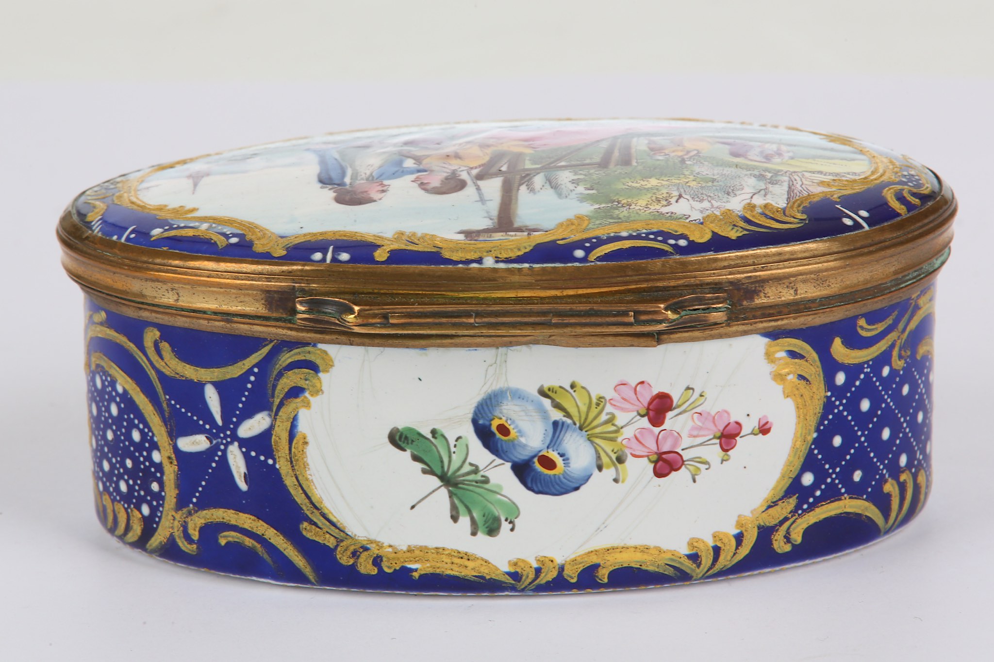 A LARGE BIRMINGHAM OR SOUTH STAFFORDSHIRE ENAMEL SNUFF BOX, circa 1770, of oval form with gilt metal - Image 3 of 7