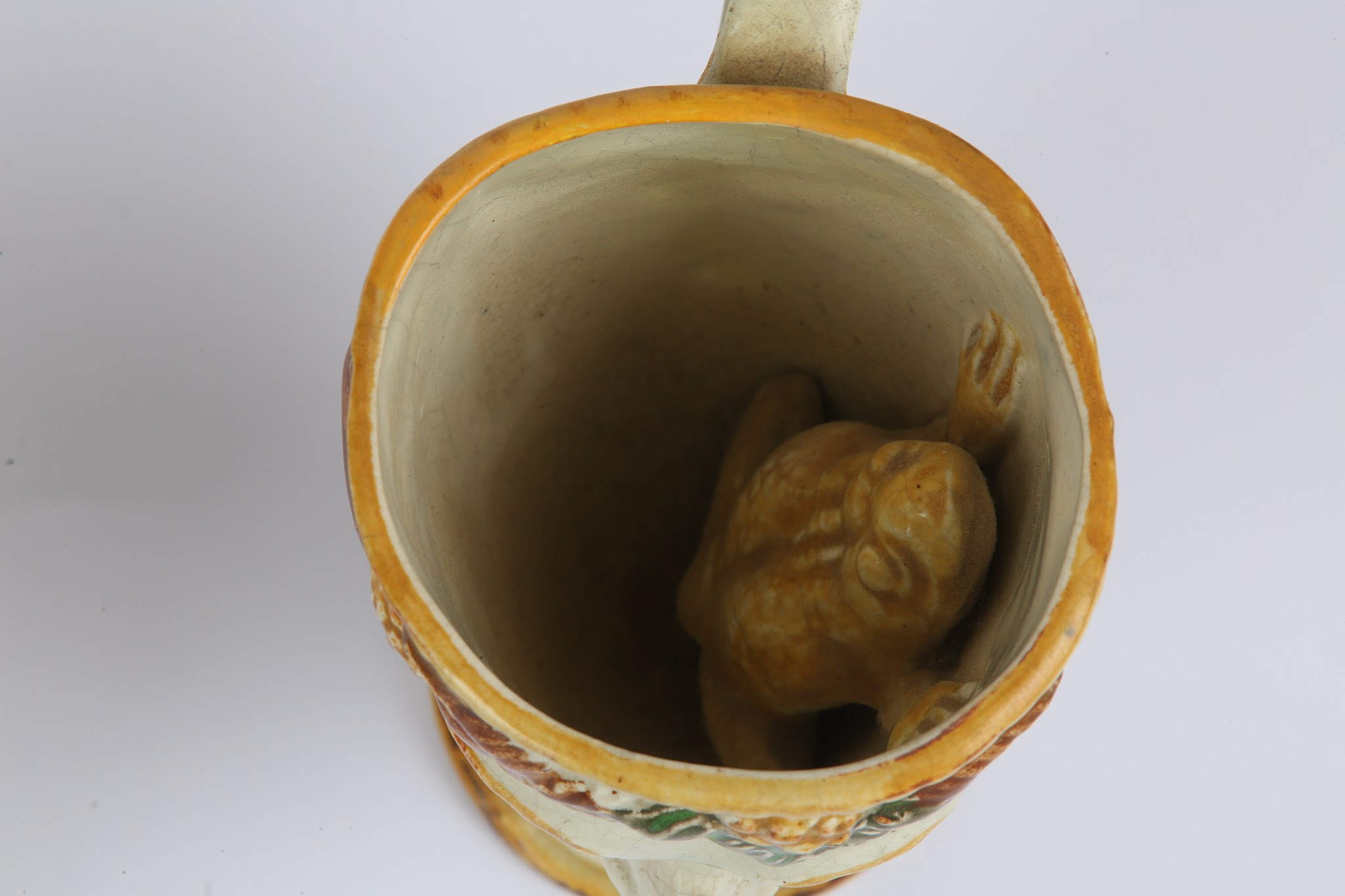 A PRATTWARE TEA CADDY AND A 'BACCHUS' FROG MUG, early 19th century, the caddy moulded with - Image 8 of 8