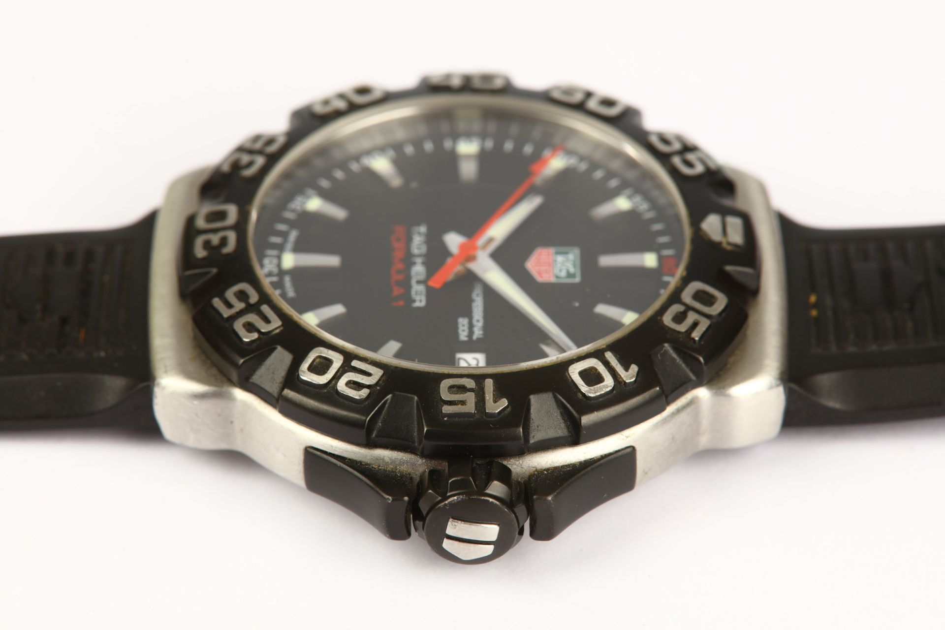 Tag Heuer. A stainless steel quartz calendar sports watch. Model: Formula 1. Reference: WAH1110. - Image 5 of 5