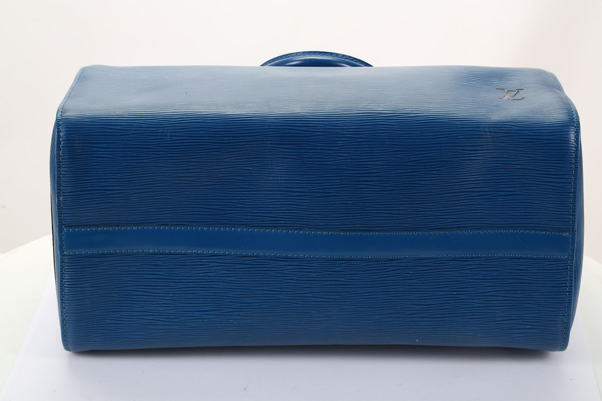 Louis Vuitton Blue Epi Speedy 35, c. 1994, 38cm wide, 24cm high Condition Grade A- Please refer to - Bild 4 aus 5