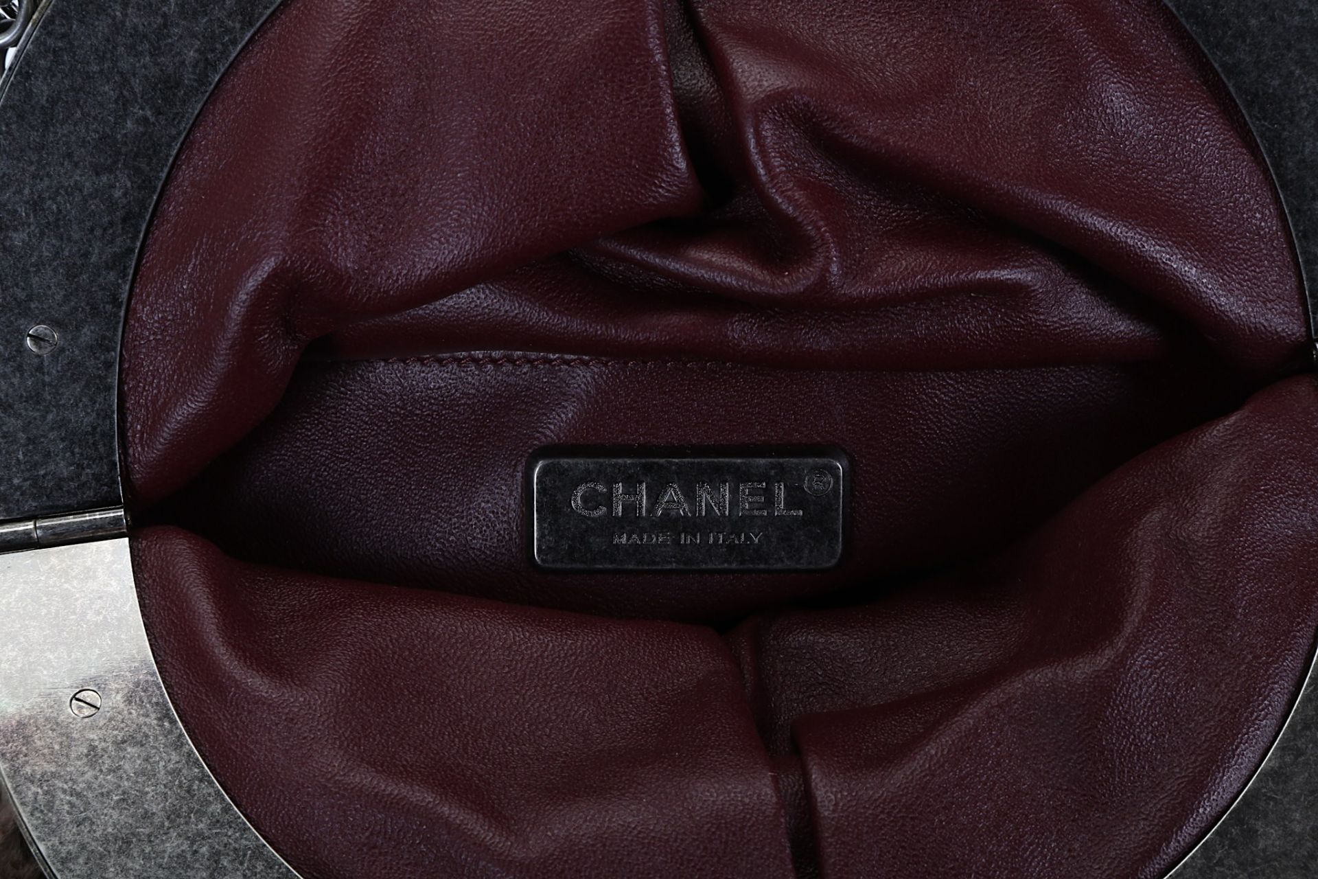 Rare Chanel Rabbit Fur Sporran, c. 2013-14, distressed silver metal frame and chain strap, 37cm - Bild 6 aus 6