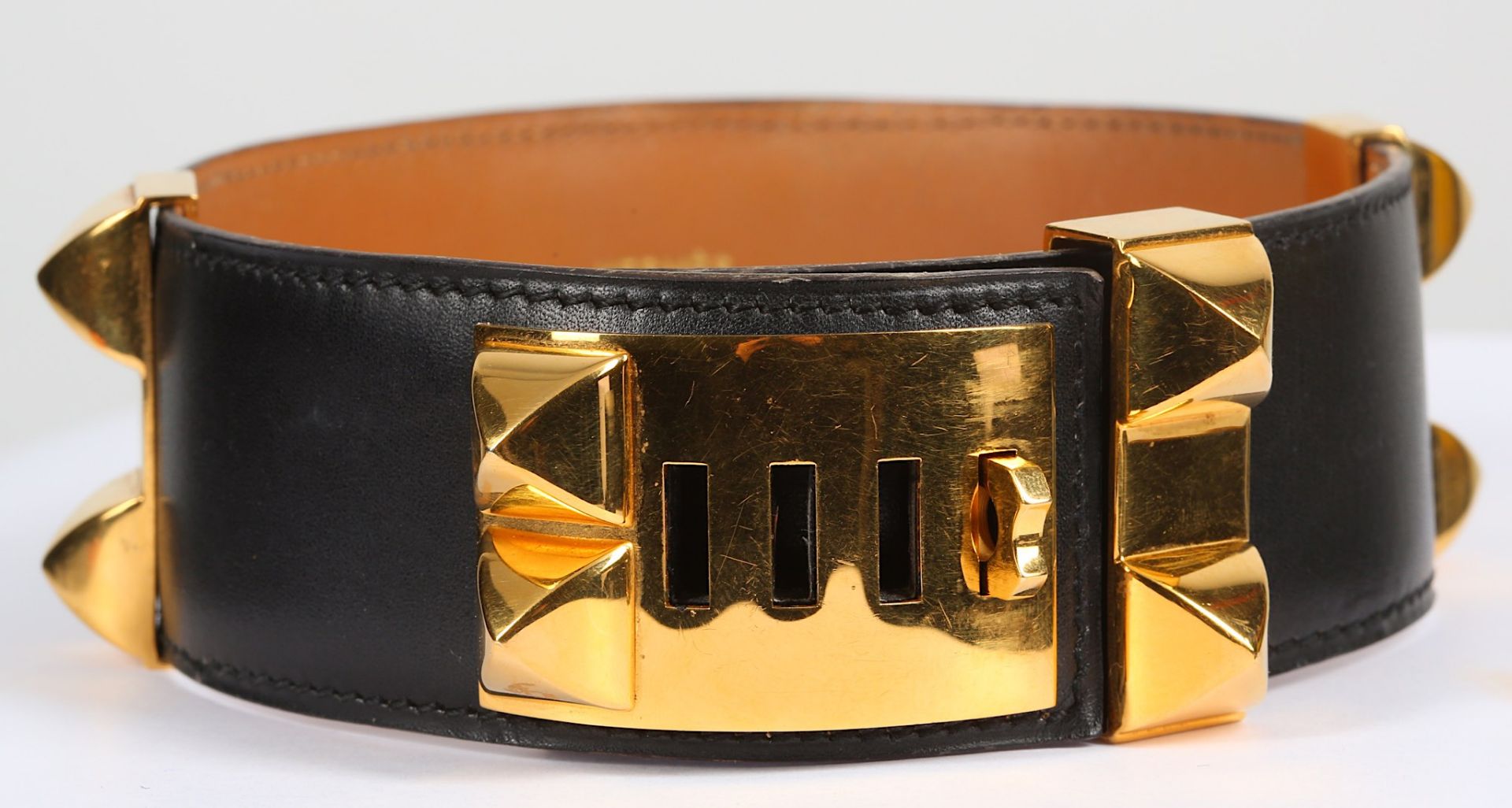 Hermes Collier de Chien Necklace, c. 2000, black box leather with gold plated hardware, 4cm wide, - Bild 2 aus 3