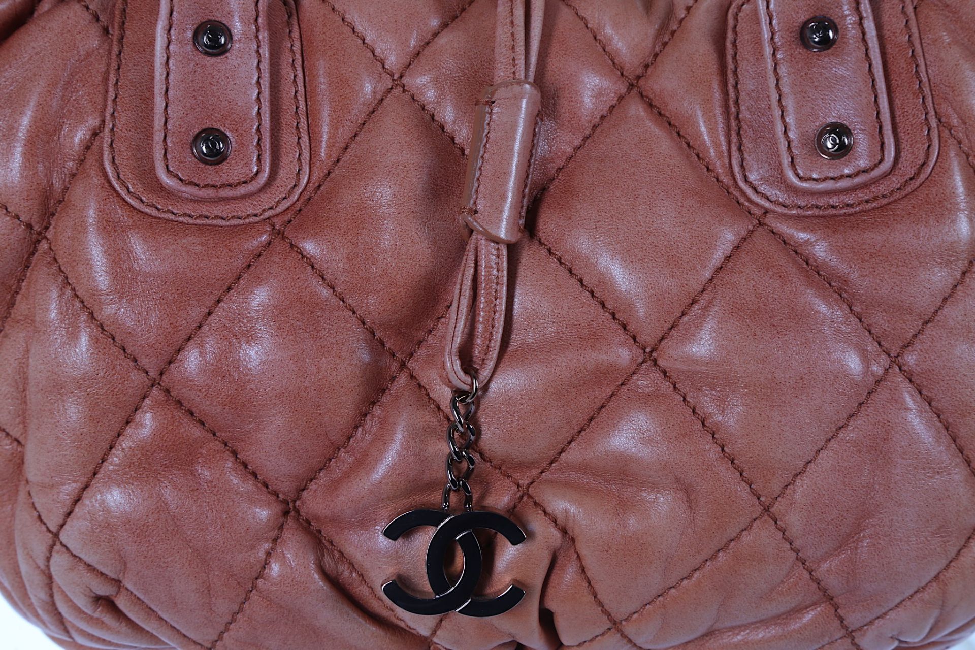 Chanel Coral Leather Shoulder Bag, c. 2005-06, puf - Image 2 of 7