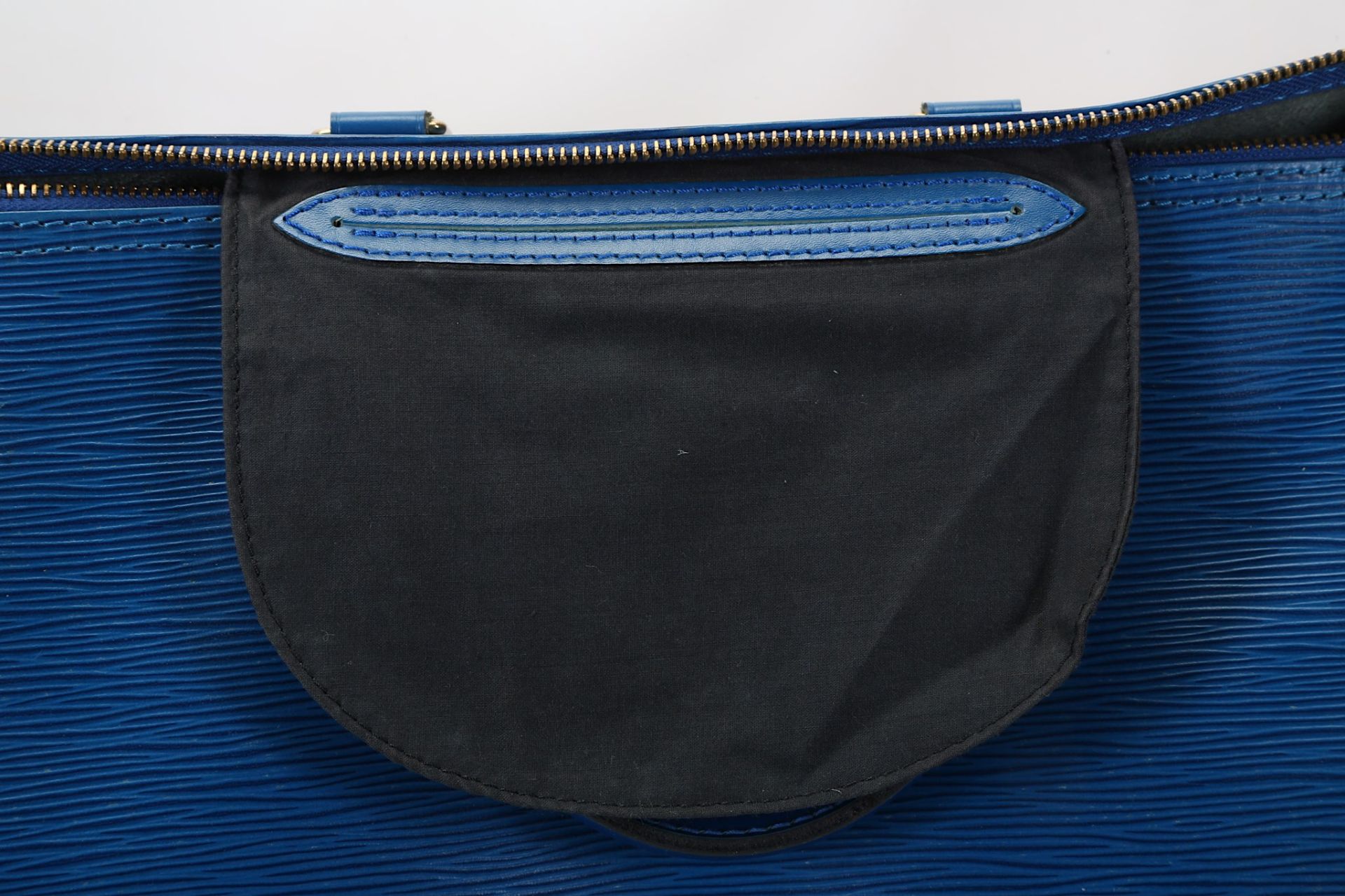 Louis Vuitton Blue Epi Speedy 35, c. 1994, 38cm wide, 24cm high Condition Grade A- Please refer to - Bild 5 aus 5
