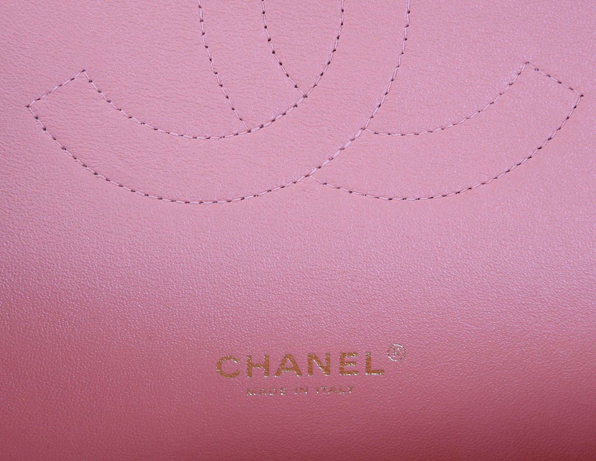 Chanel Peach Jumbo Classic Flap Bag, c. 2012, quil - Bild 8 aus 10