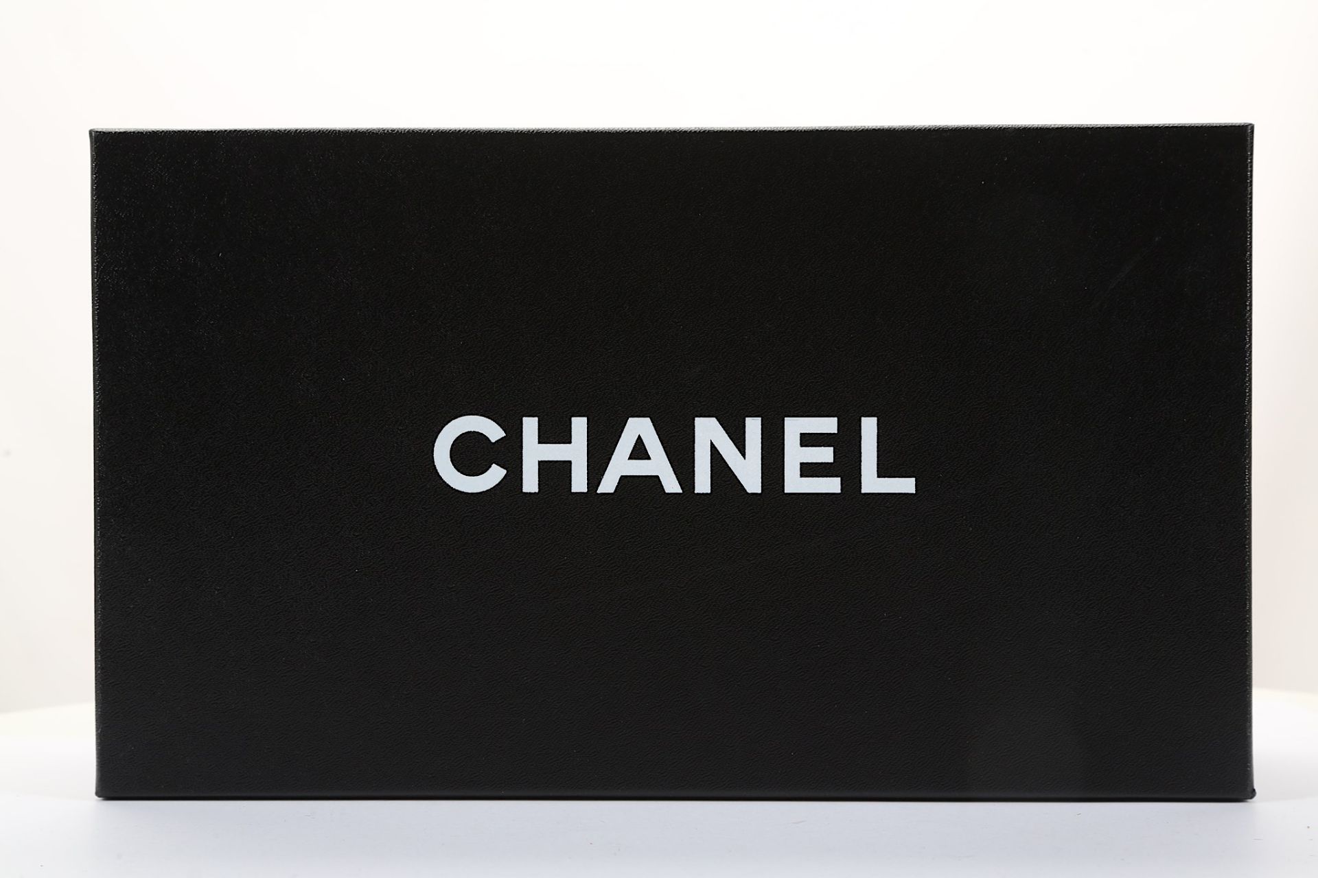Chanel Taupe and Black Patent Ballet Pumps, size 34.5 (UK 1.5) Dust bags and box Condition Grade - Bild 7 aus 7