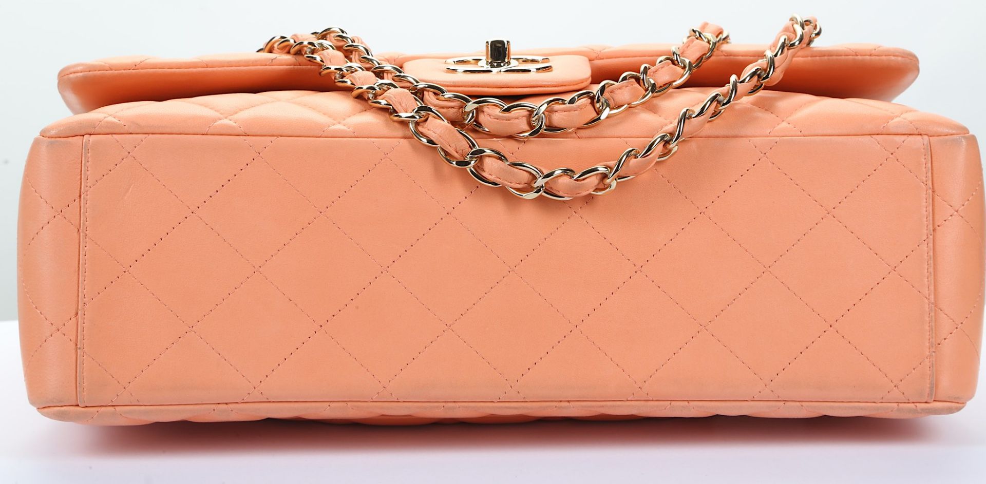 Chanel Peach Jumbo Classic Flap Bag, c. 2012, quil - Bild 6 aus 10