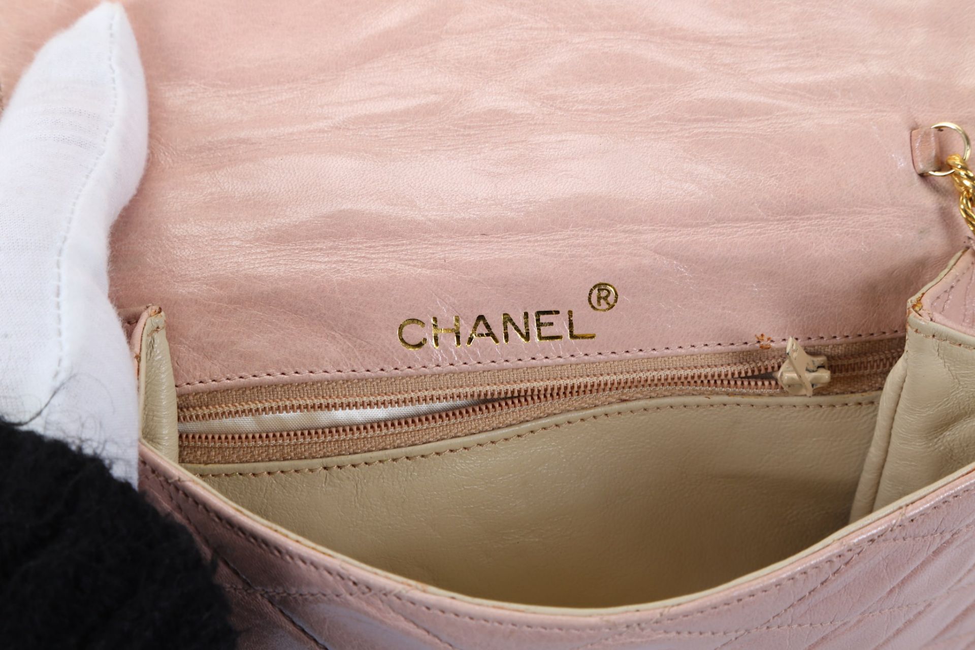 Chanel Baby Pink Petite Handbag, 1980s, quilted sh - Bild 5 aus 6