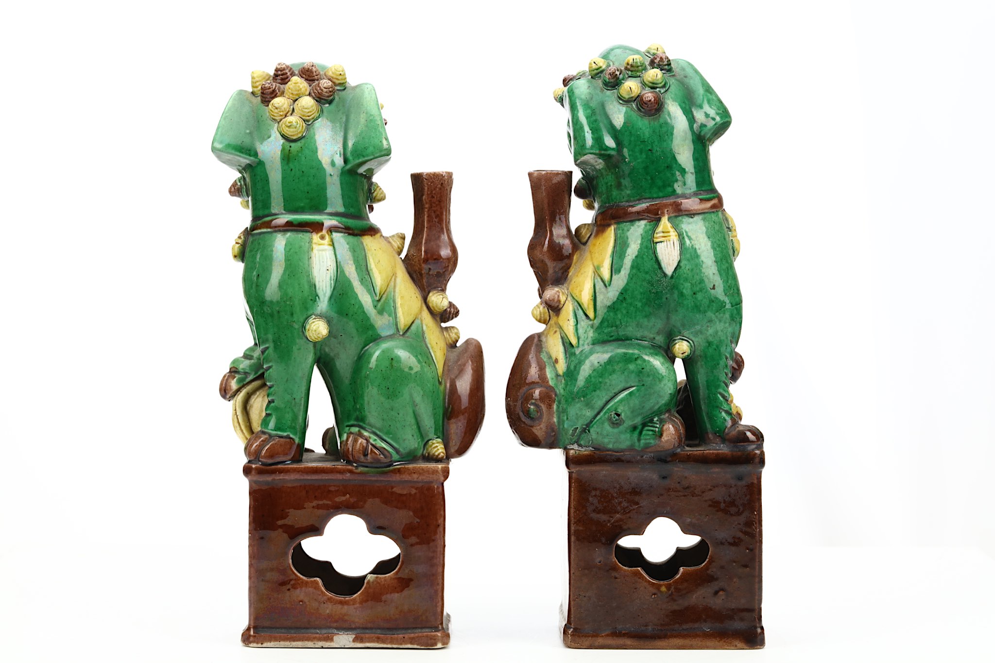 A pair of Chinese famille verte 'Buddhist Lion Dog - Image 2 of 3