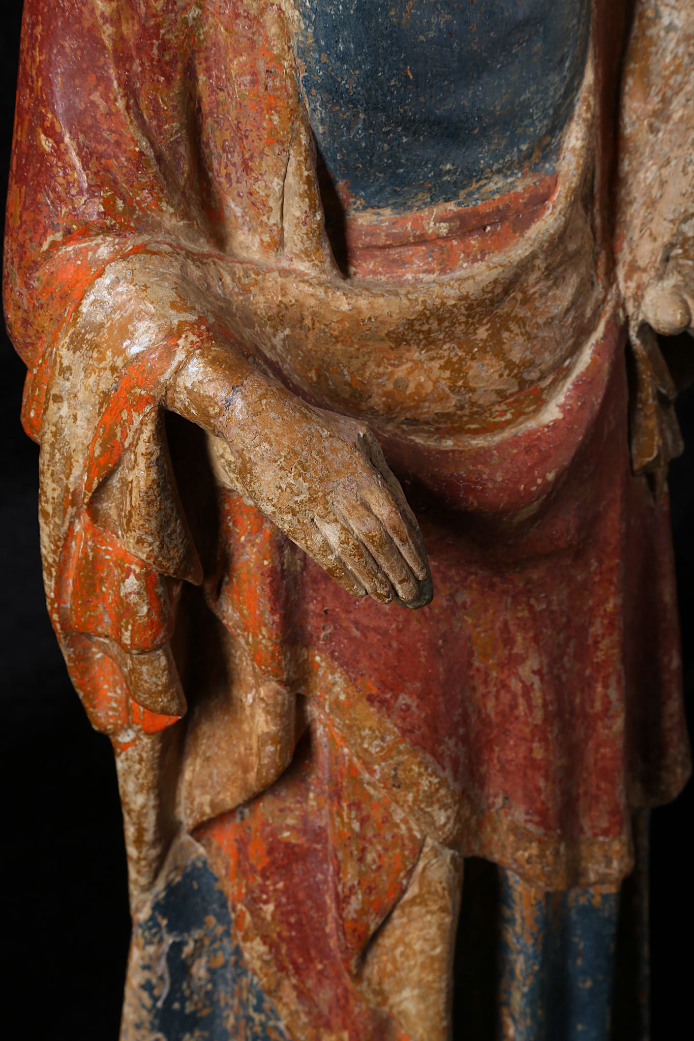 A MID 14TH CENTURY FRENCH POLYCHROME, GILDED AND CARVED LIMESTONE GROUP OF THE VIRGIN AND CHILD, - Image 8 of 11