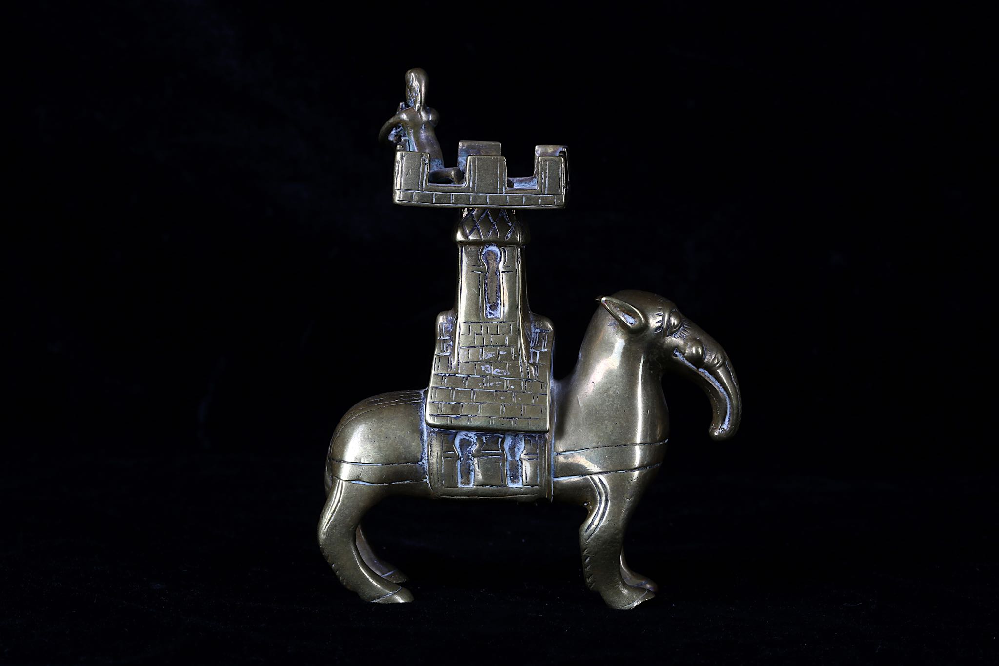 A MAGDEBURG STYLE BRONZE CANDLESTICK IN THE FORM OF AN ELEPHANT AND CASTLE, PROBABLY 19TH CENTURY - Image 3 of 8