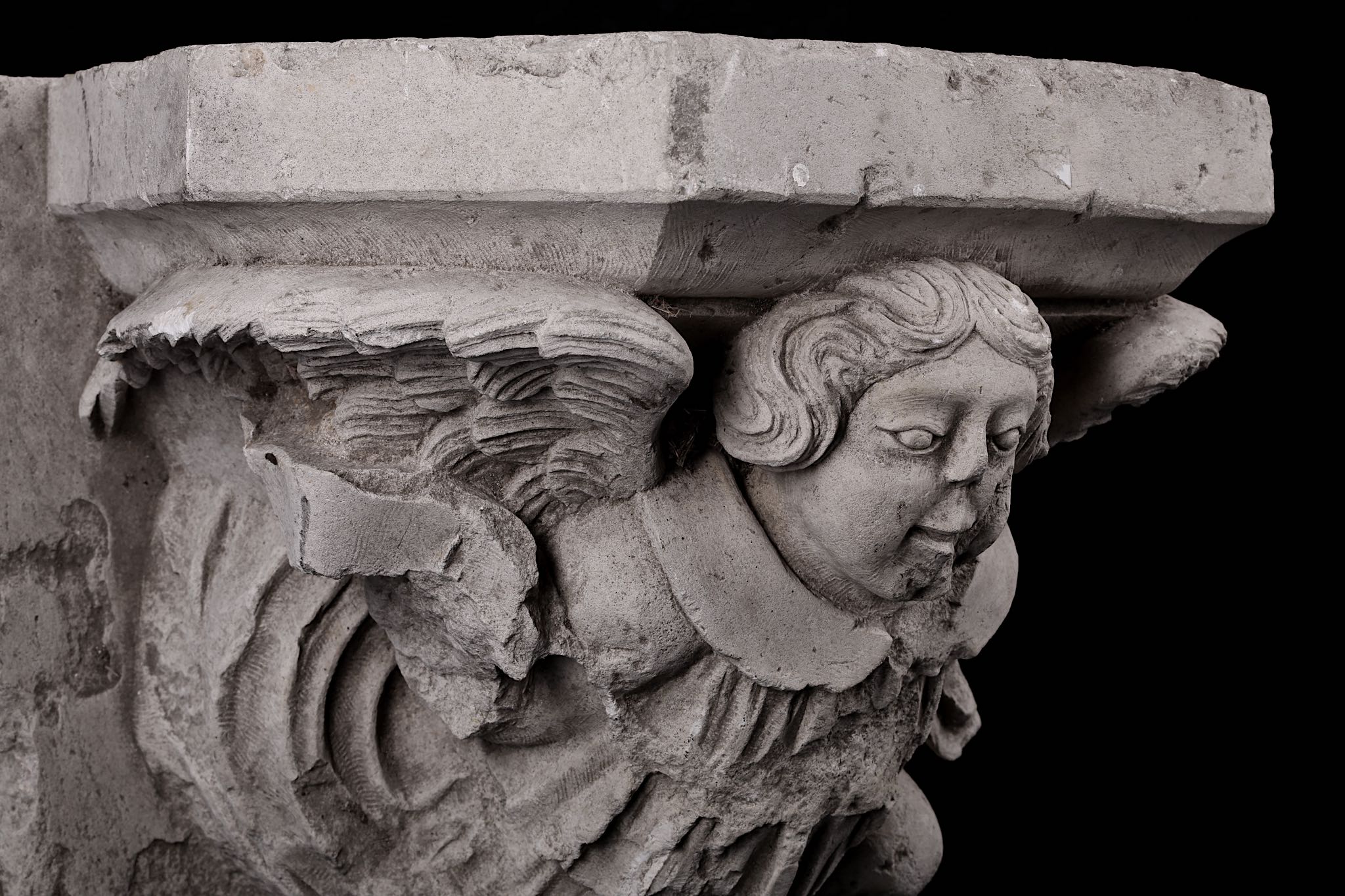 A FRENCH GOTHIC STYLE CARVED LIMESTONE CORBEL DEPICTING AN ANGEL POSSIBLY 16TH CENTURY the figure - Image 8 of 12