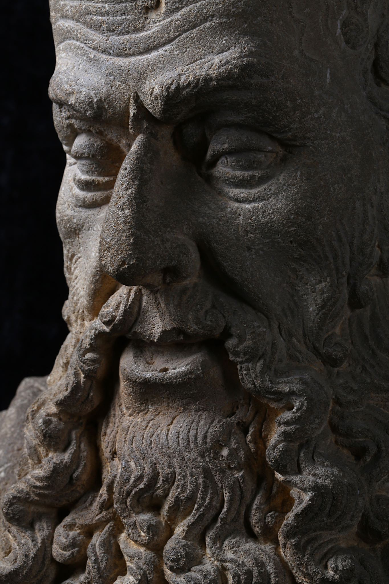 AN IMPORTANT LATE 15TH CENTURY ITALIAN CARVED SANDSTONE BUST OF A BEARDED MAN, CIRCLE OF ANGELO DI - Image 6 of 14