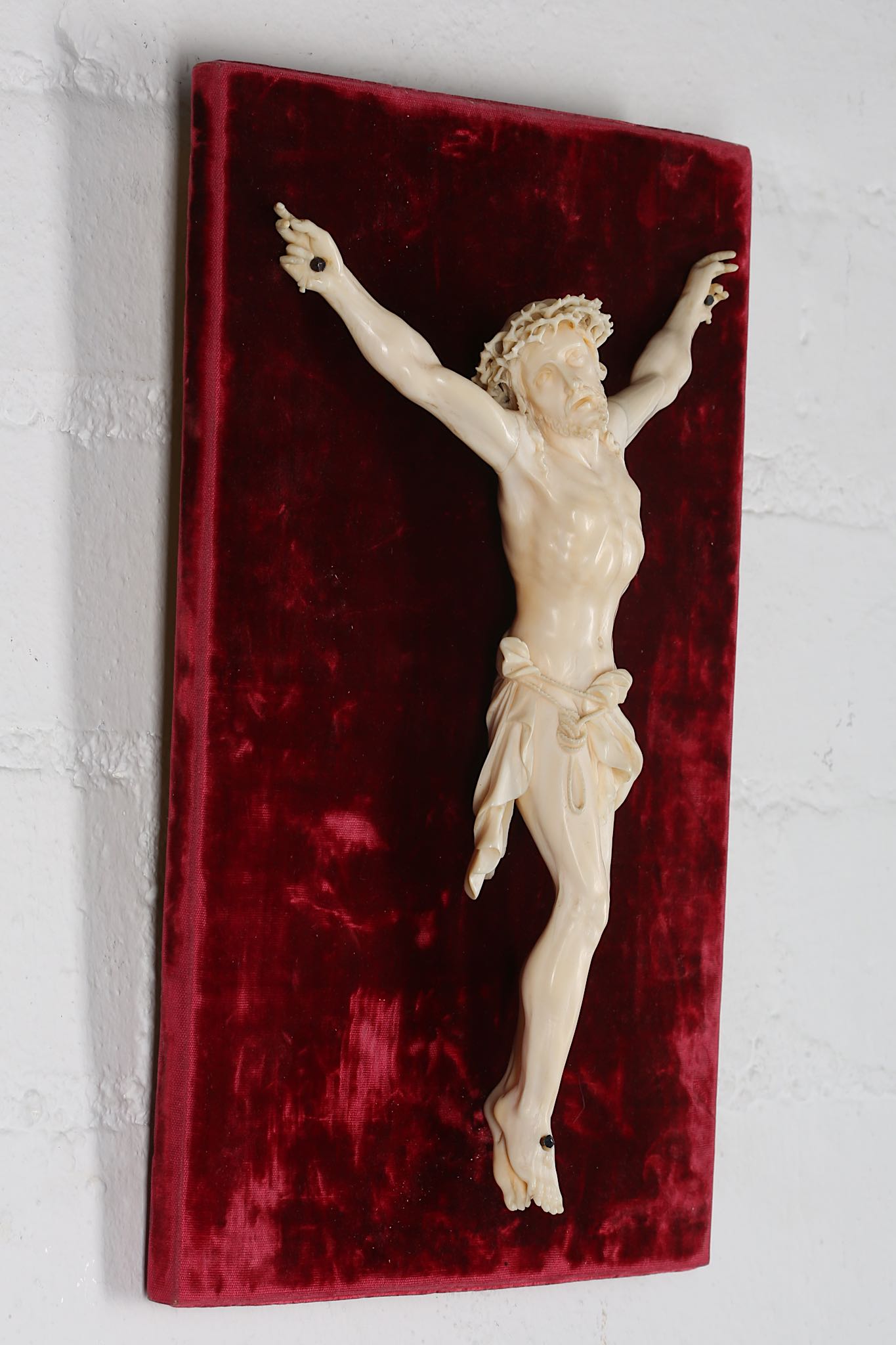 A 19TH CENTURY CARVED IVORY CORPUS CHRISTI the crucifix figure of Christ depicted wearing the - Image 3 of 4