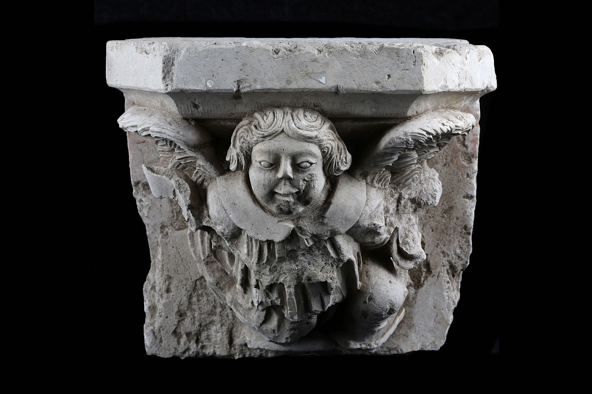 A FRENCH GOTHIC STYLE CARVED LIMESTONE CORBEL DEPICTING AN ANGEL POSSIBLY 16TH CENTURY the figure - Image 2 of 12