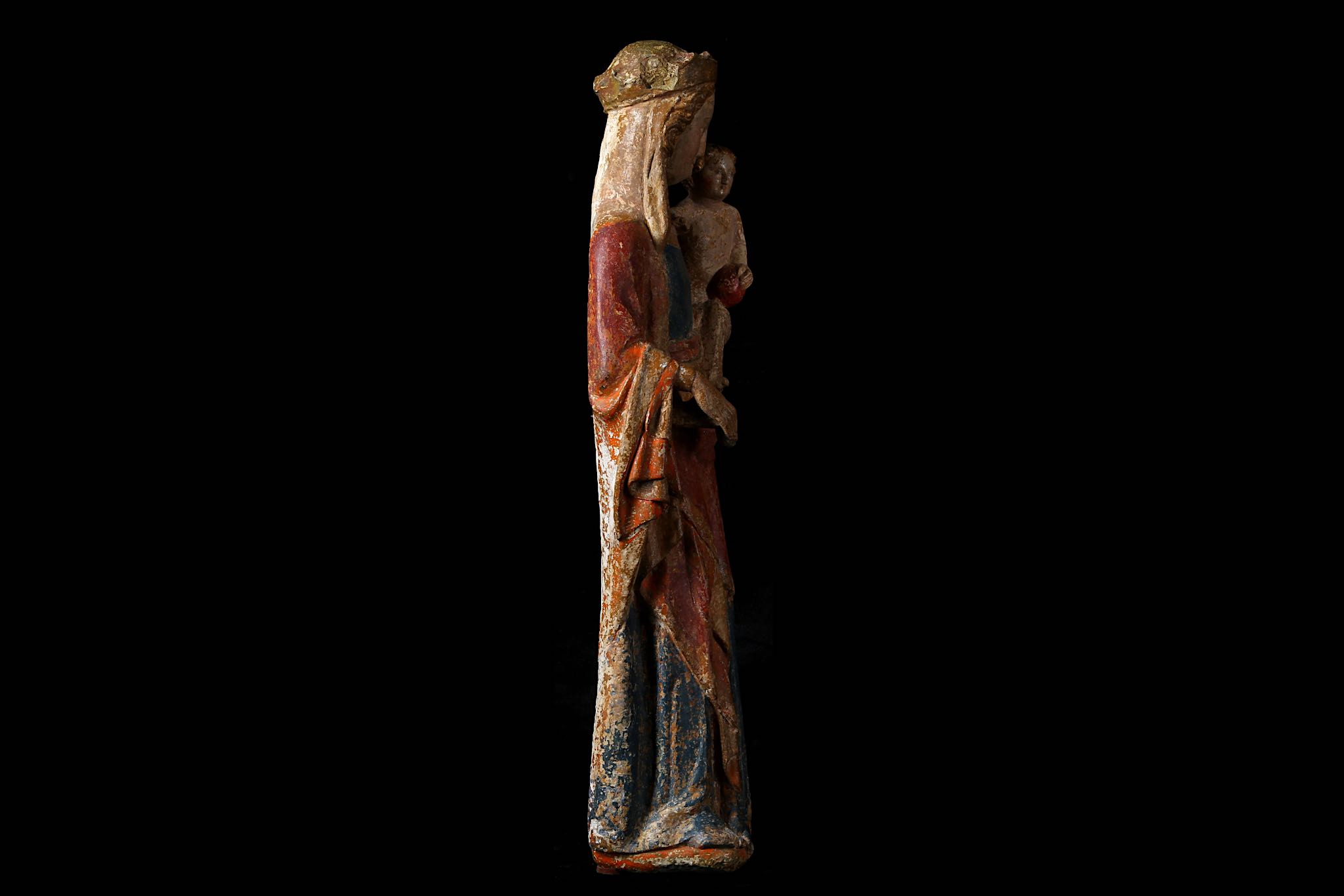 A MID 14TH CENTURY FRENCH POLYCHROME, GILDED AND CARVED LIMESTONE GROUP OF THE VIRGIN AND CHILD, - Image 4 of 11