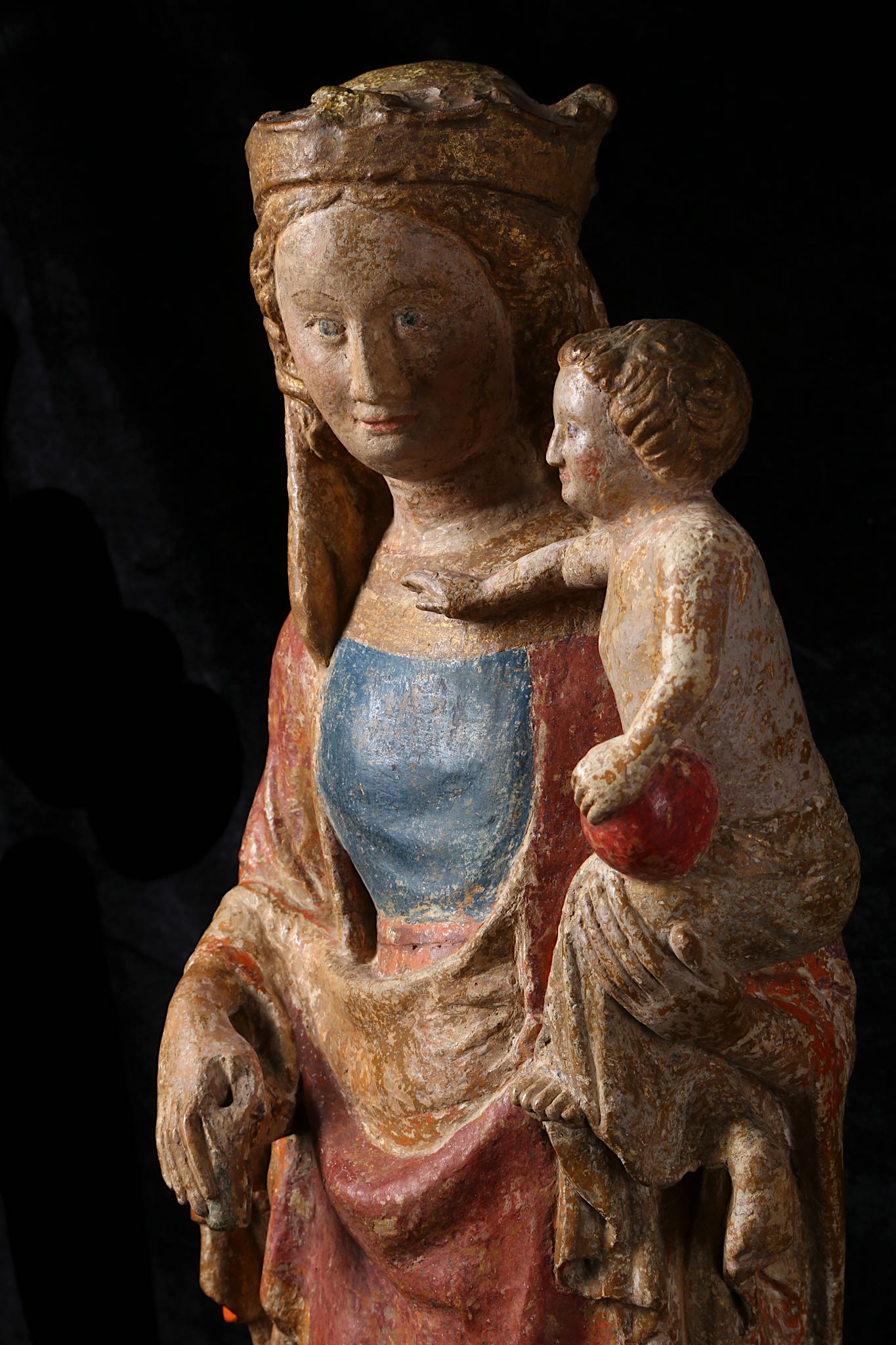 A MID 14TH CENTURY FRENCH POLYCHROME, GILDED AND CARVED LIMESTONE GROUP OF THE VIRGIN AND CHILD, - Image 7 of 11